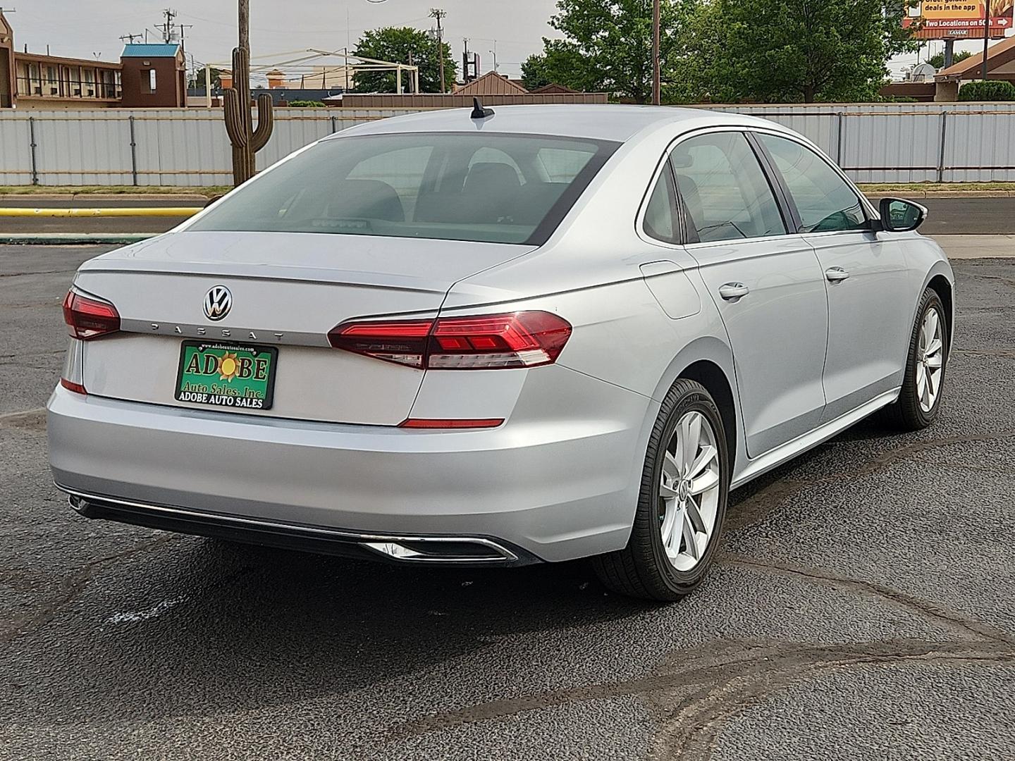 2020 GRAY /Titan Black - HL Volkswagen Passat 2.0T SE (1VWSA7A31LC) with an 2L I-4 gasoline direct injection, DOHC, variable valve control, intercooled turbo, regular unleaded, engine with 174HP engine, located at 4711 Ave Q, Lubbock, TX, 79412, (806) 687-2362, 33.551304, -101.855293 - Photo#3