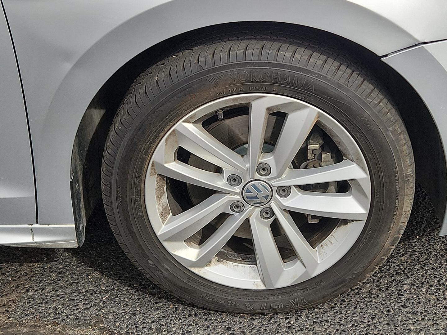 2020 GRAY /Titan Black - HL Volkswagen Passat 2.0T SE (1VWSA7A31LC) with an 2L I-4 gasoline direct injection, DOHC, variable valve control, intercooled turbo, regular unleaded, engine with 174HP engine, located at 4711 Ave Q, Lubbock, TX, 79412, (806) 687-2362, 33.551304, -101.855293 - Photo#6