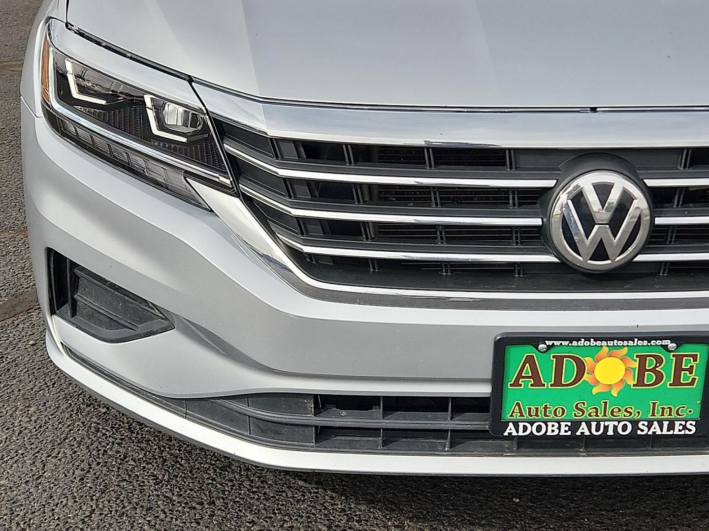 2020 GRAY /Titan Black - HL Volkswagen Passat 2.0T SE (1VWSA7A31LC) with an 2L I-4 gasoline direct injection, DOHC, variable valve control, intercooled turbo, regular unleaded, engine with 174HP engine, located at 4711 Ave Q, Lubbock, TX, 79412, (806) 687-2362, 33.551304, -101.855293 - Photo#7