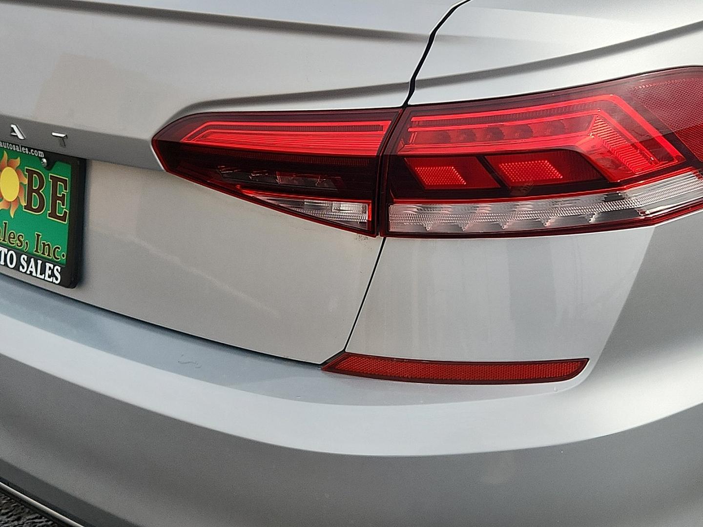 2020 GRAY /Titan Black - HL Volkswagen Passat 2.0T SE (1VWSA7A31LC) with an 2L I-4 gasoline direct injection, DOHC, variable valve control, intercooled turbo, regular unleaded, engine with 174HP engine, located at 4711 Ave Q, Lubbock, TX, 79412, (806) 687-2362, 33.551304, -101.855293 - Photo#8