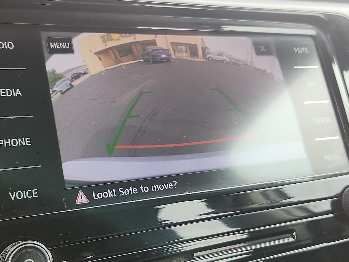 2020 GRAY /Titan Black - HL Volkswagen Passat 2.0T SE (1VWSA7A31LC) with an 2L I-4 gasoline direct injection, DOHC, variable valve control, intercooled turbo, regular unleaded, engine with 174HP engine, located at 4711 Ave Q, Lubbock, TX, 79412, (806) 687-2362, 33.551304, -101.855293 - Photo#17