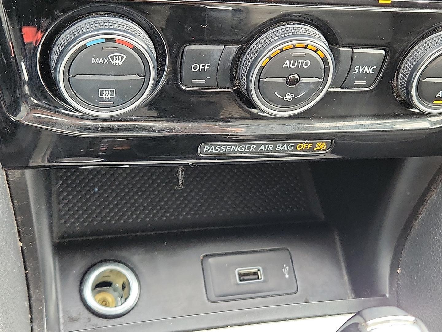 2020 GRAY /Titan Black - HL Volkswagen Passat 2.0T SE (1VWSA7A31LC) with an 2L I-4 gasoline direct injection, DOHC, variable valve control, intercooled turbo, regular unleaded, engine with 174HP engine, located at 4711 Ave Q, Lubbock, TX, 79412, (806) 687-2362, 33.551304, -101.855293 - Photo#18