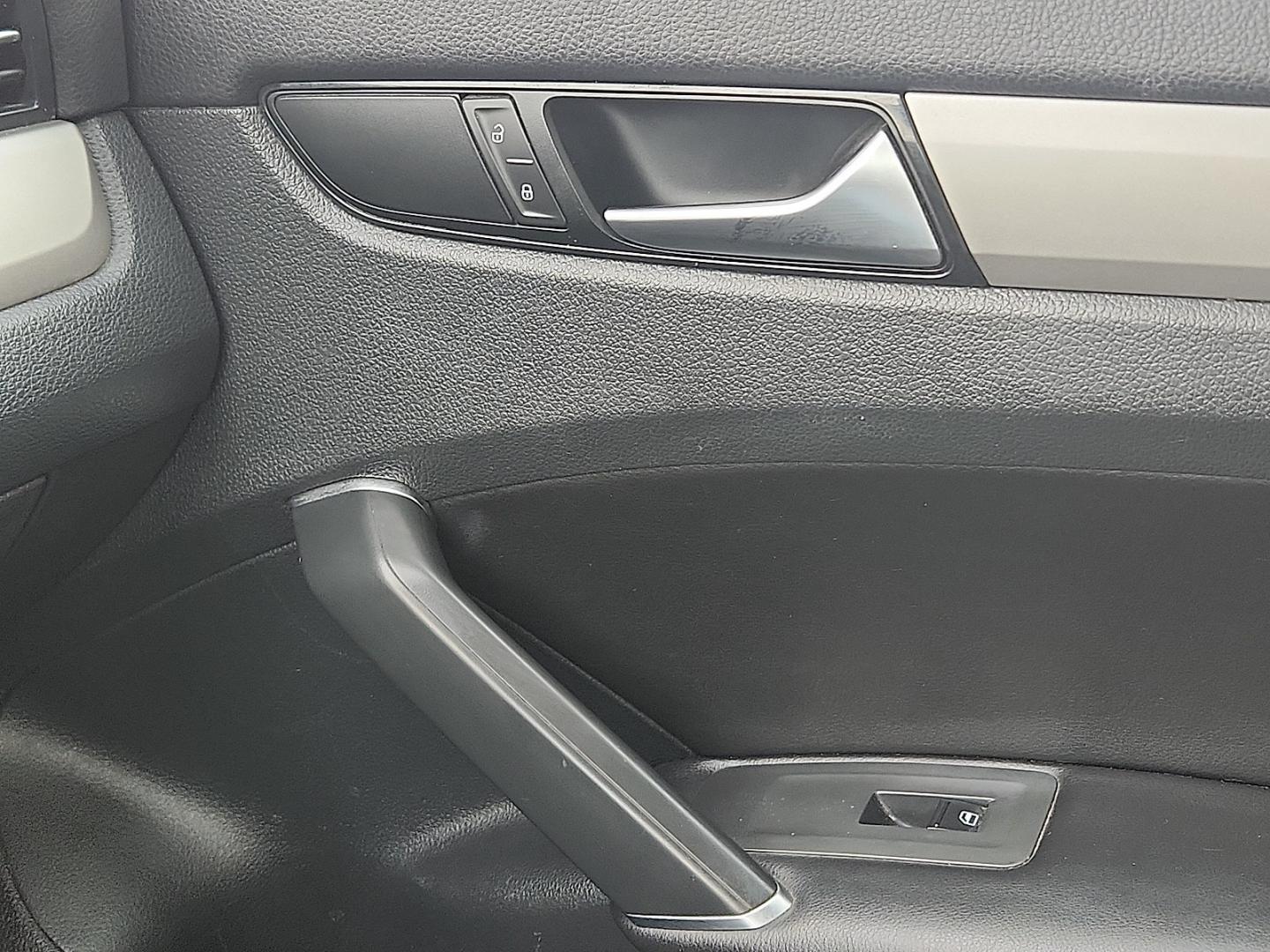 2020 GRAY /Titan Black - HL Volkswagen Passat 2.0T SE (1VWSA7A31LC) with an 2L I-4 gasoline direct injection, DOHC, variable valve control, intercooled turbo, regular unleaded, engine with 174HP engine, located at 4711 Ave Q, Lubbock, TX, 79412, (806) 687-2362, 33.551304, -101.855293 - Photo#25