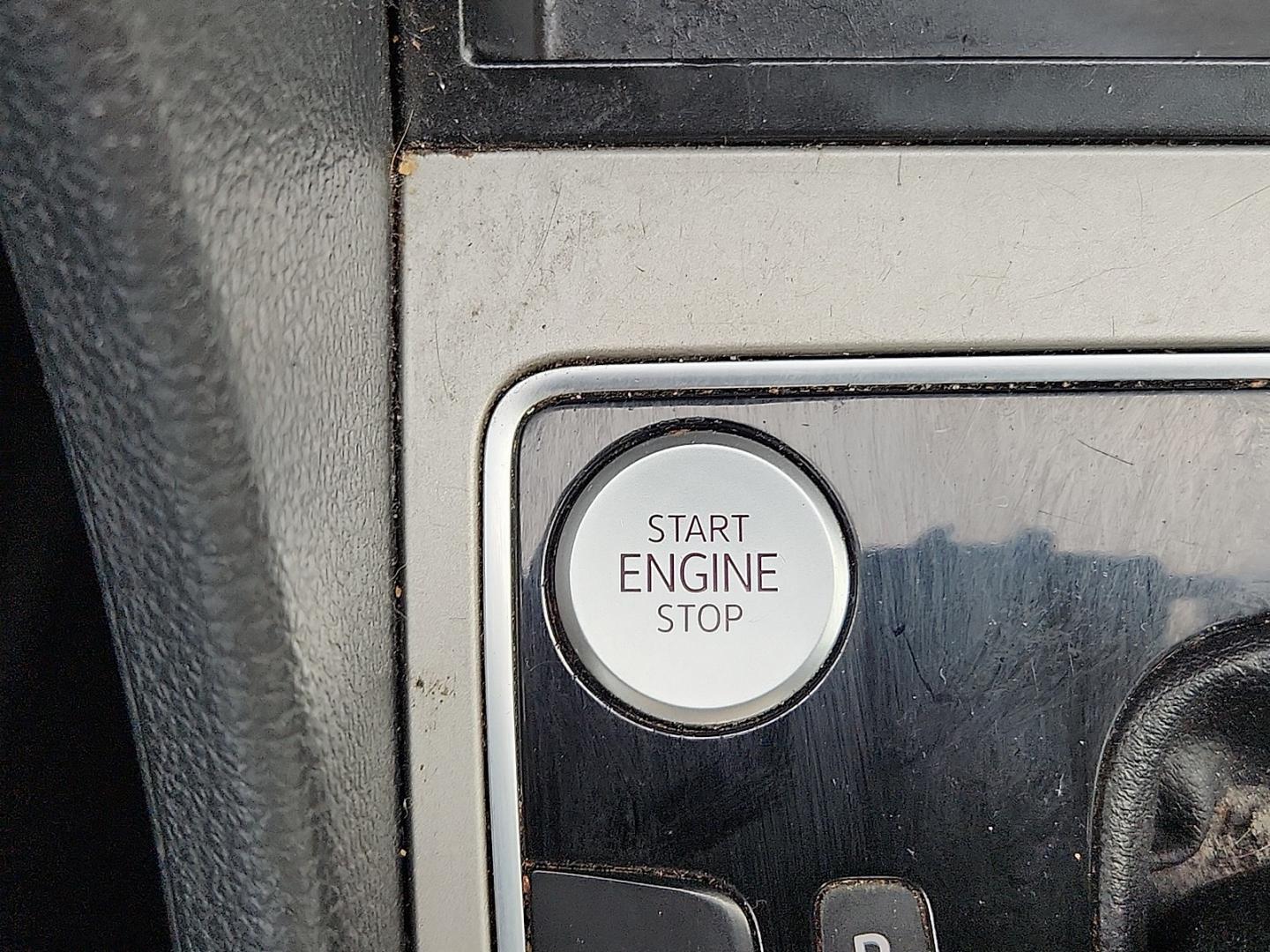 2020 GRAY /Titan Black - HL Volkswagen Passat 2.0T SE (1VWSA7A31LC) with an 2L I-4 gasoline direct injection, DOHC, variable valve control, intercooled turbo, regular unleaded, engine with 174HP engine, located at 4711 Ave Q, Lubbock, TX, 79412, (806) 687-2362, 33.551304, -101.855293 - Photo#26