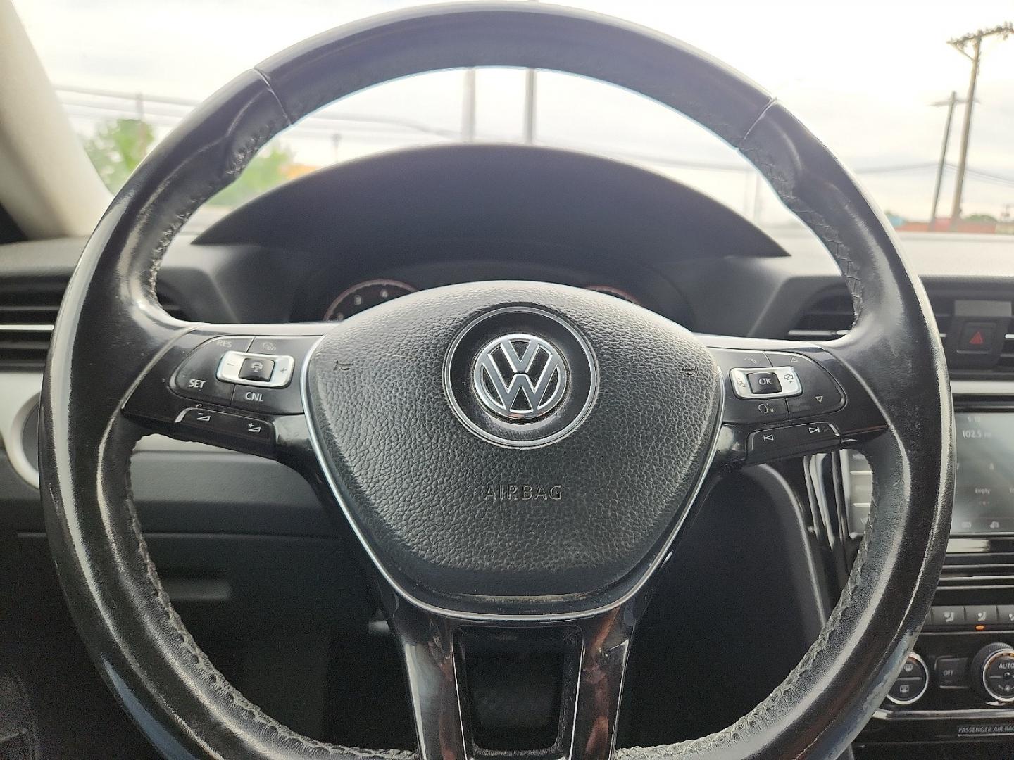 2020 GRAY /Titan Black - HL Volkswagen Passat 2.0T SE (1VWSA7A31LC) with an 2L I-4 gasoline direct injection, DOHC, variable valve control, intercooled turbo, regular unleaded, engine with 174HP engine, located at 4711 Ave Q, Lubbock, TX, 79412, (806) 687-2362, 33.551304, -101.855293 - Photo#28