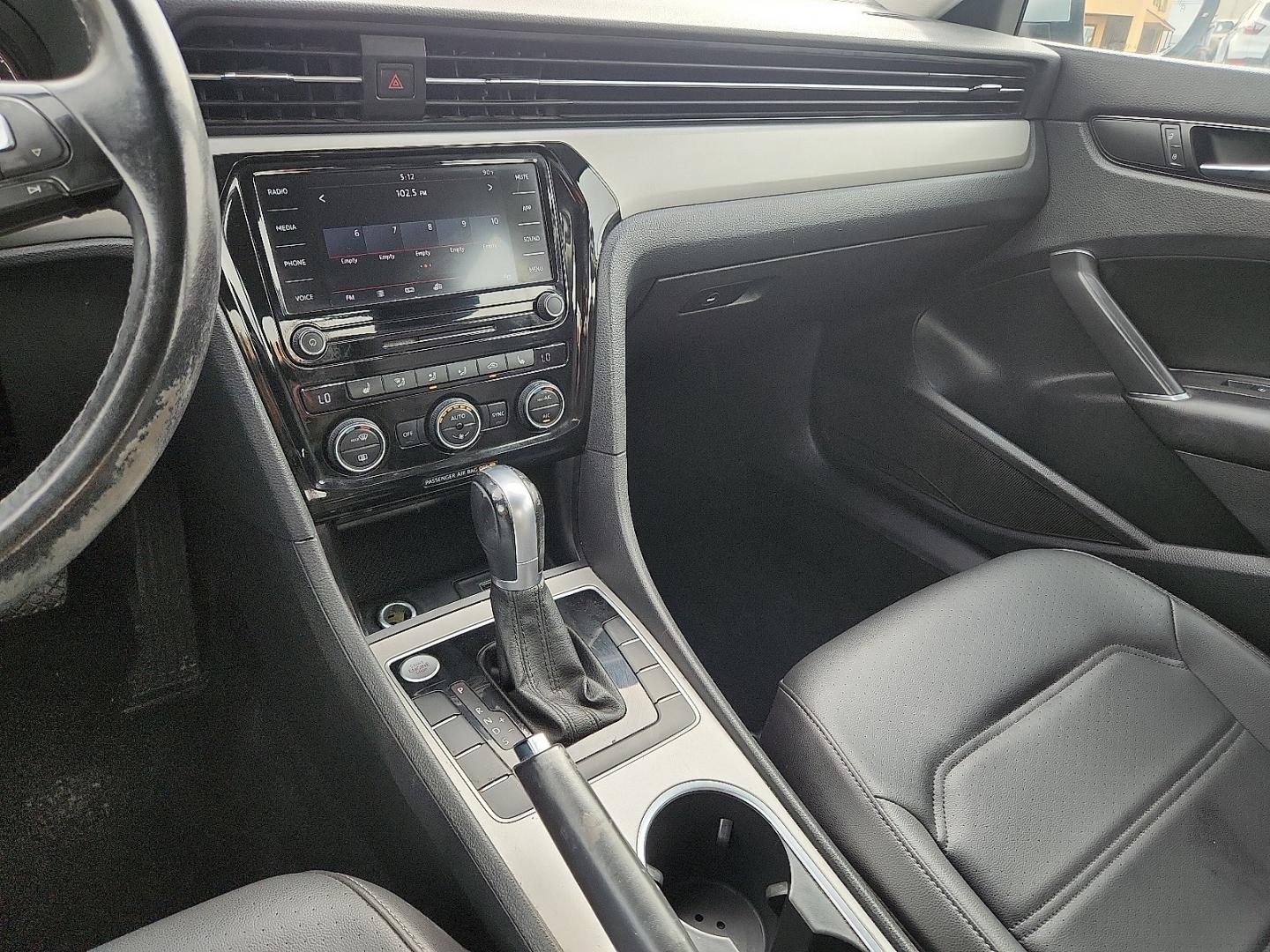 2020 GRAY /Titan Black - HL Volkswagen Passat 2.0T SE (1VWSA7A31LC) with an 2L I-4 gasoline direct injection, DOHC, variable valve control, intercooled turbo, regular unleaded, engine with 174HP engine, located at 4711 Ave Q, Lubbock, TX, 79412, (806) 687-2362, 33.551304, -101.855293 - Photo#29