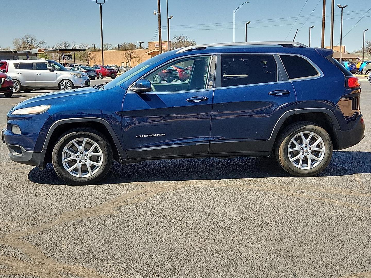 2018 BLUE /Black - X9 Jeep Cherokee Latitude FWD (1C4PJLCB1JD) with an Tigershark MultiAir 2.4L I-4 variable valve control, regular unleaded, engine with 184HP engine, located at 4711 Ave Q, Lubbock, TX, 79412, (806) 687-2362, 33.551304, -101.855293 - Photo#2