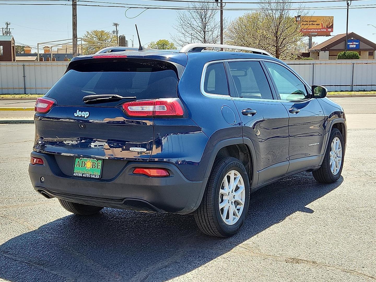 2018 BLUE /Black - X9 Jeep Cherokee Latitude FWD (1C4PJLCB1JD) with an Tigershark MultiAir 2.4L I-4 variable valve control, regular unleaded, engine with 184HP engine, located at 4711 Ave Q, Lubbock, TX, 79412, (806) 687-2362, 33.551304, -101.855293 - Photo#4