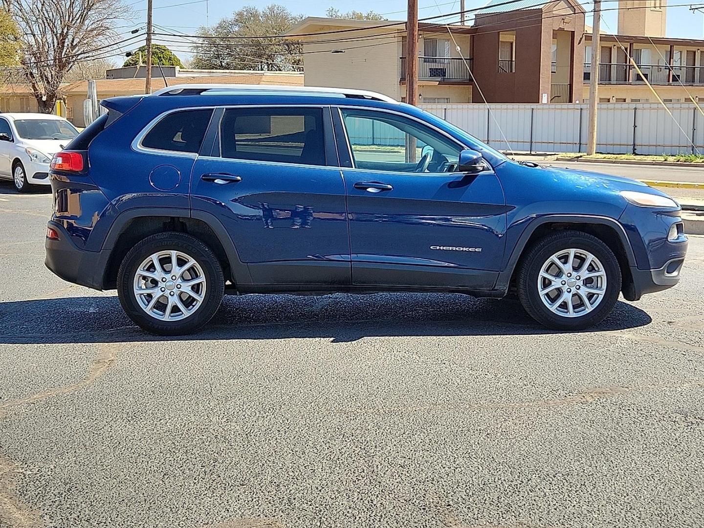 2018 BLUE /Black - X9 Jeep Cherokee Latitude FWD (1C4PJLCB1JD) with an Tigershark MultiAir 2.4L I-4 variable valve control, regular unleaded, engine with 184HP engine, located at 4711 Ave Q, Lubbock, TX, 79412, (806) 687-2362, 33.551304, -101.855293 - Photo#5