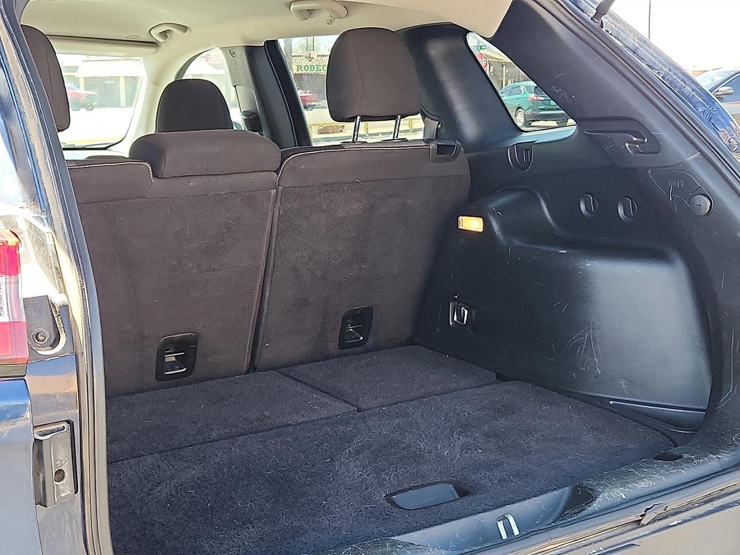 2018 BLUE /Black - X9 Jeep Cherokee Latitude FWD (1C4PJLCB1JD) with an Tigershark MultiAir 2.4L I-4 variable valve control, regular unleaded, engine with 184HP engine, located at 4711 Ave Q, Lubbock, TX, 79412, (806) 687-2362, 33.551304, -101.855293 - Photo#7