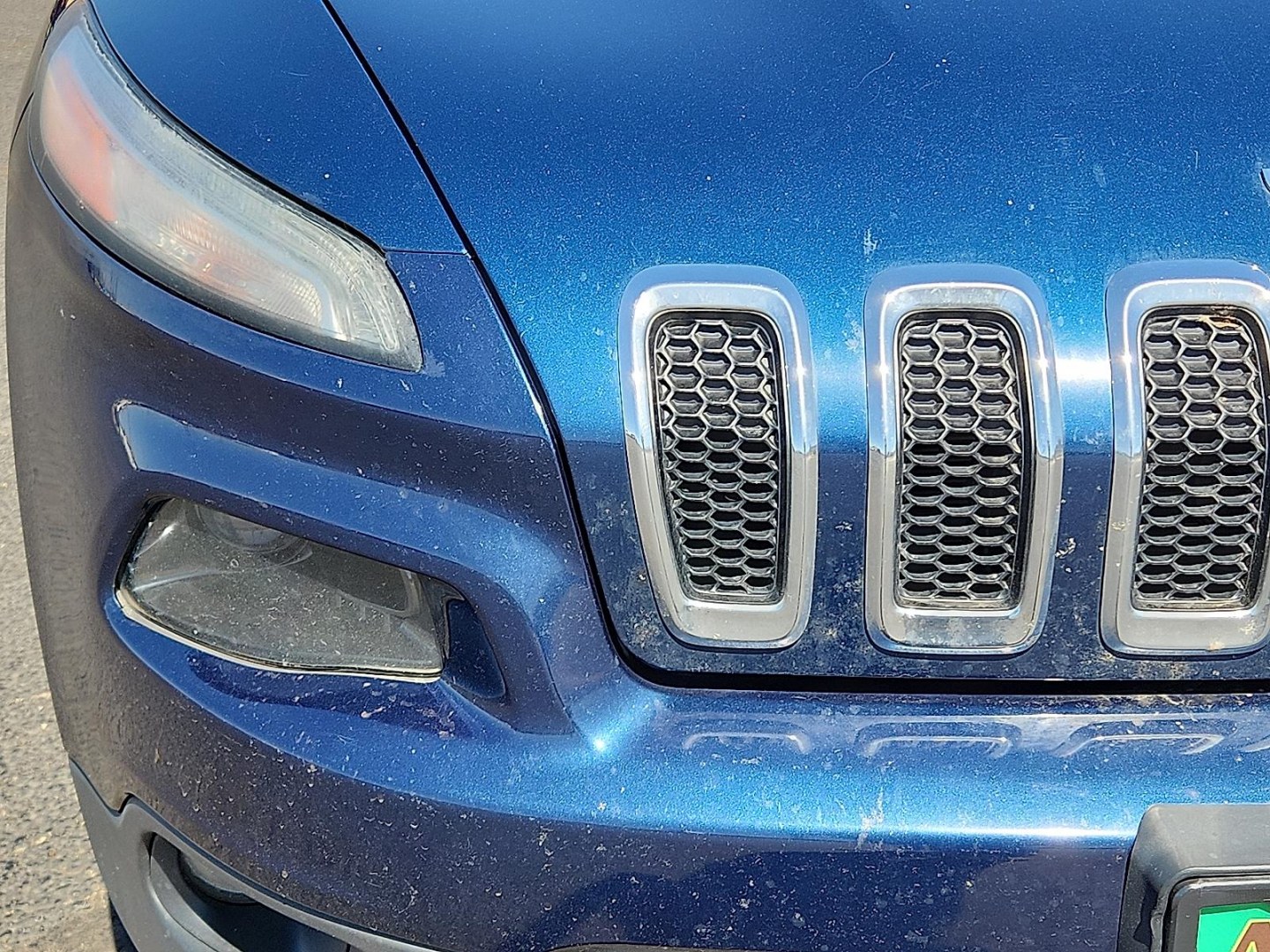 2018 BLUE /Black - X9 Jeep Cherokee Latitude FWD (1C4PJLCB1JD) with an Tigershark MultiAir 2.4L I-4 variable valve control, regular unleaded, engine with 184HP engine, located at 4711 Ave Q, Lubbock, TX, 79412, (806) 687-2362, 33.551304, -101.855293 - Photo#9