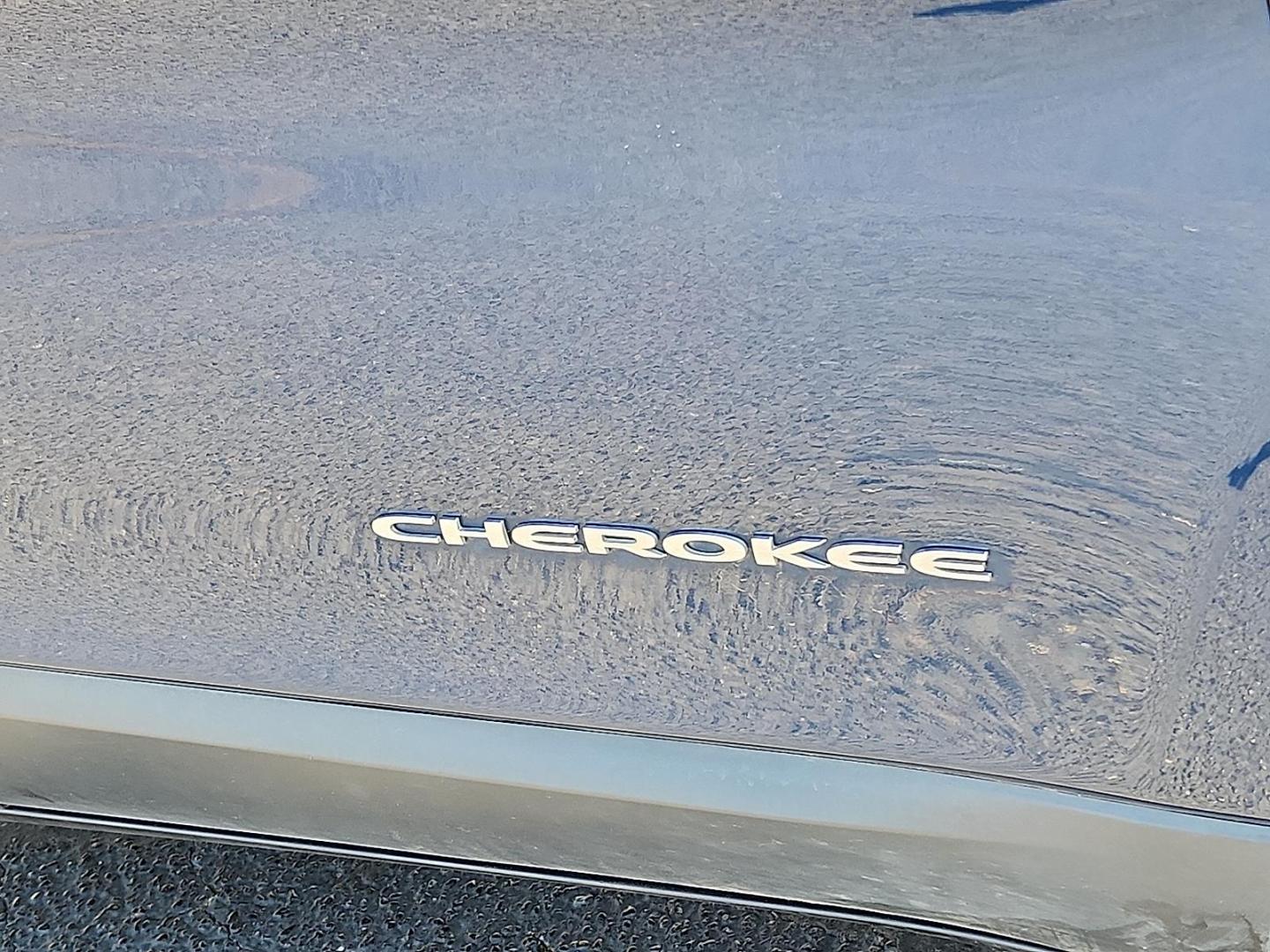 2018 BLUE /Black - X9 Jeep Cherokee Latitude FWD (1C4PJLCB1JD) with an Tigershark MultiAir 2.4L I-4 variable valve control, regular unleaded, engine with 184HP engine, located at 4711 Ave Q, Lubbock, TX, 79412, (806) 687-2362, 33.551304, -101.855293 - Photo#10