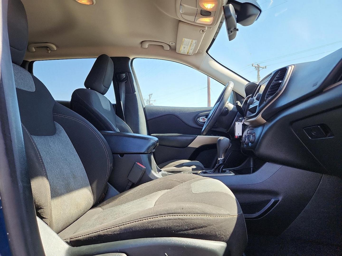 2018 BLUE /Black - X9 Jeep Cherokee Latitude FWD (1C4PJLCB1JD) with an Tigershark MultiAir 2.4L I-4 variable valve control, regular unleaded, engine with 184HP engine, located at 4711 Ave Q, Lubbock, TX, 79412, (806) 687-2362, 33.551304, -101.855293 - Photo#11