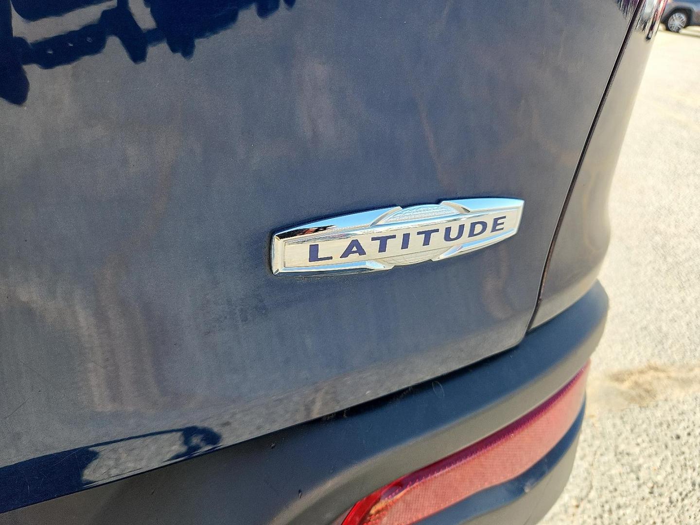 2018 BLUE /Black - X9 Jeep Cherokee Latitude FWD (1C4PJLCB1JD) with an Tigershark MultiAir 2.4L I-4 variable valve control, regular unleaded, engine with 184HP engine, located at 4711 Ave Q, Lubbock, TX, 79412, (806) 687-2362, 33.551304, -101.855293 - Photo#12