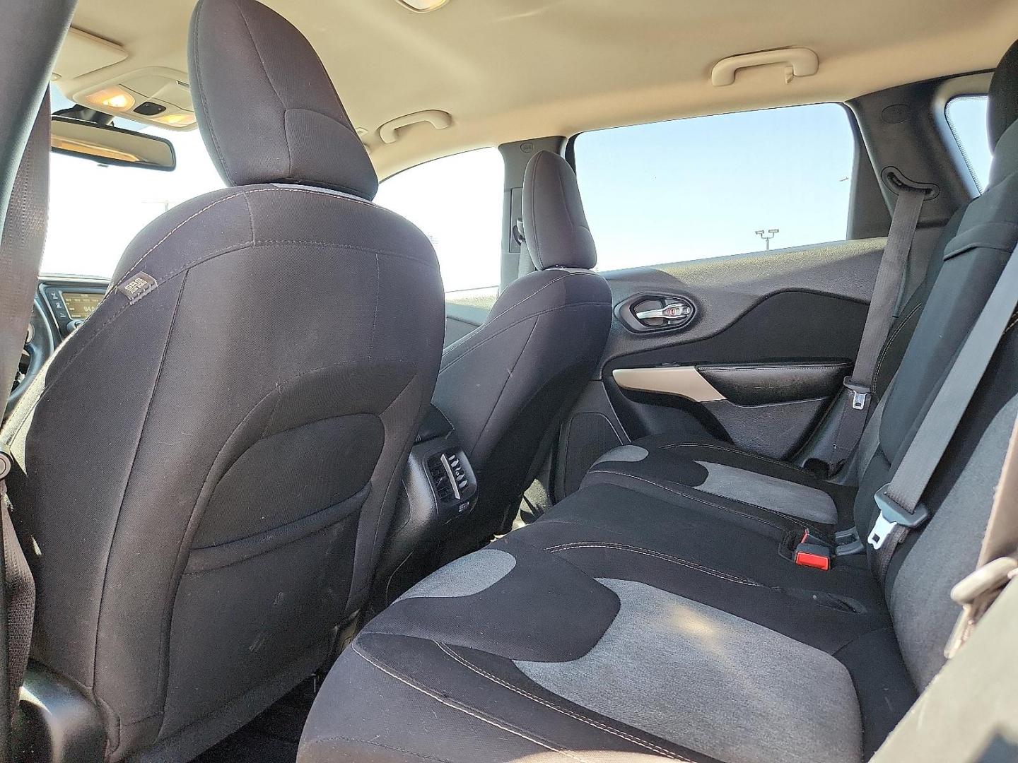 2018 BLUE /Black - X9 Jeep Cherokee Latitude FWD (1C4PJLCB1JD) with an Tigershark MultiAir 2.4L I-4 variable valve control, regular unleaded, engine with 184HP engine, located at 4711 Ave Q, Lubbock, TX, 79412, (806) 687-2362, 33.551304, -101.855293 - Photo#13