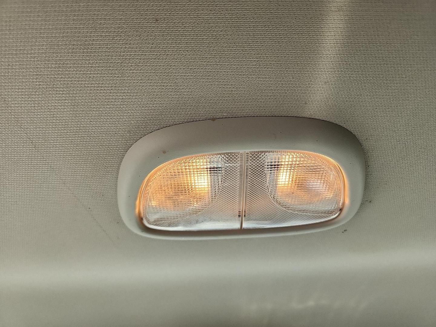 2018 BLUE /Black - X9 Jeep Cherokee Latitude FWD (1C4PJLCB1JD) with an Tigershark MultiAir 2.4L I-4 variable valve control, regular unleaded, engine with 184HP engine, located at 4711 Ave Q, Lubbock, TX, 79412, (806) 687-2362, 33.551304, -101.855293 - Photo#16