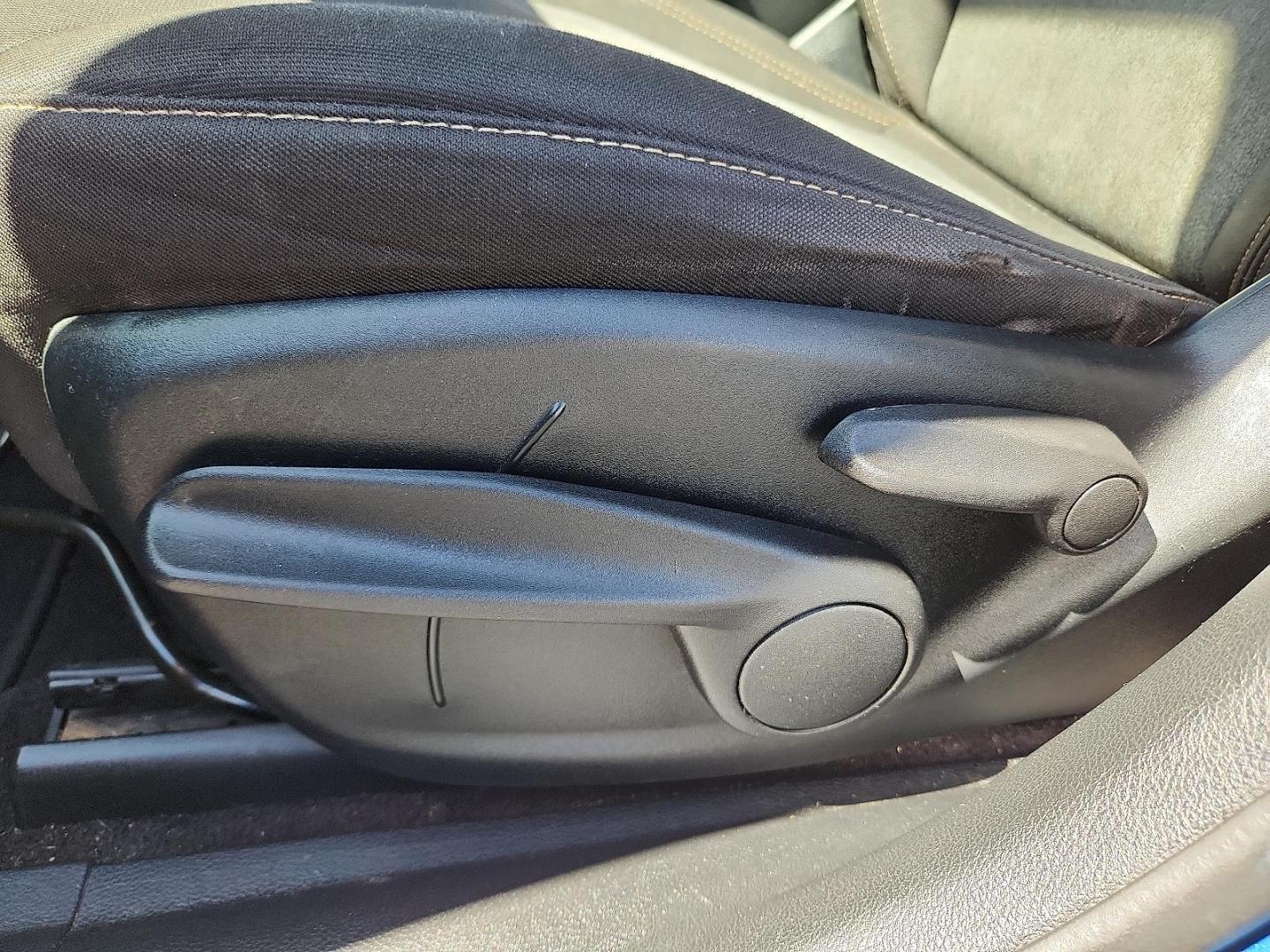 2018 BLUE /Black - X9 Jeep Cherokee Latitude FWD (1C4PJLCB1JD) with an Tigershark MultiAir 2.4L I-4 variable valve control, regular unleaded, engine with 184HP engine, located at 4711 Ave Q, Lubbock, TX, 79412, (806) 687-2362, 33.551304, -101.855293 - Photo#20