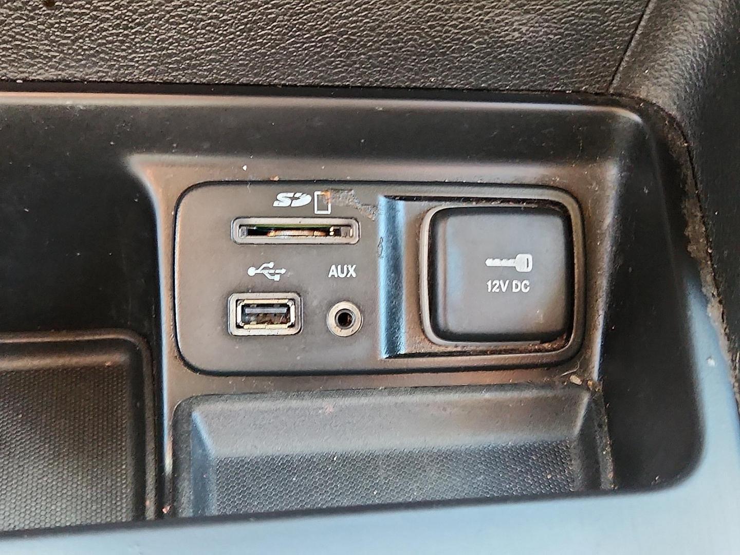 2018 BLUE /Black - X9 Jeep Cherokee Latitude FWD (1C4PJLCB1JD) with an Tigershark MultiAir 2.4L I-4 variable valve control, regular unleaded, engine with 184HP engine, located at 4711 Ave Q, Lubbock, TX, 79412, (806) 687-2362, 33.551304, -101.855293 - Photo#23