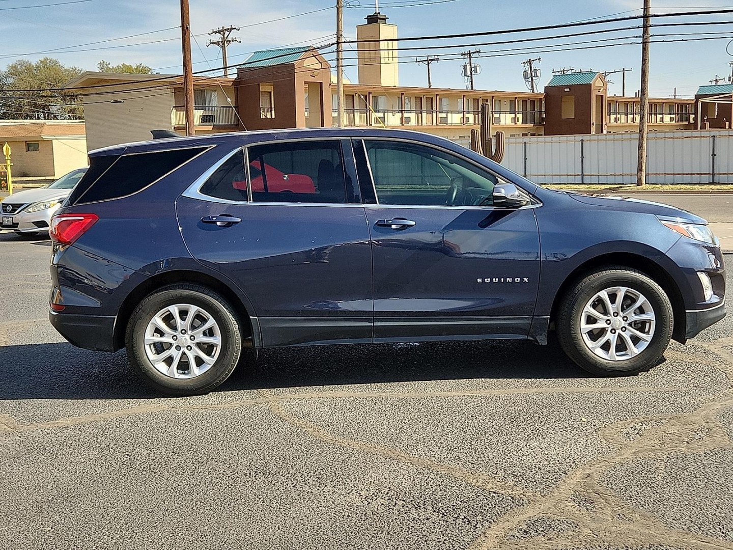 2018 BLUE /Jet Black - H1T Chevrolet Equinox LT (3GNAXJEV9JL) with an 1.5L I-4 gasoline direct injection, DOHC, VVT variable valve control, intercooled turbo, regular unleaded, engine with 170HP engine, located at 4711 Ave Q, Lubbock, TX, 79412, (806) 687-2362, 33.551304, -101.855293 - Photo#4