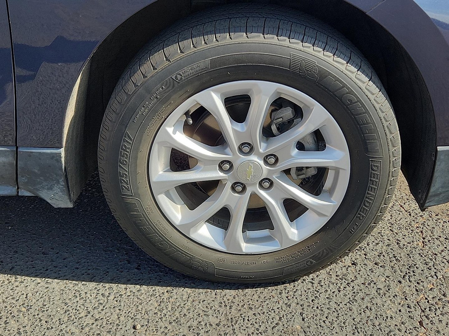 2018 BLUE /Jet Black - H1T Chevrolet Equinox LT (3GNAXJEV9JL) with an 1.5L I-4 gasoline direct injection, DOHC, VVT variable valve control, intercooled turbo, regular unleaded, engine with 170HP engine, located at 4711 Ave Q, Lubbock, TX, 79412, (806) 687-2362, 33.551304, -101.855293 - Photo#7