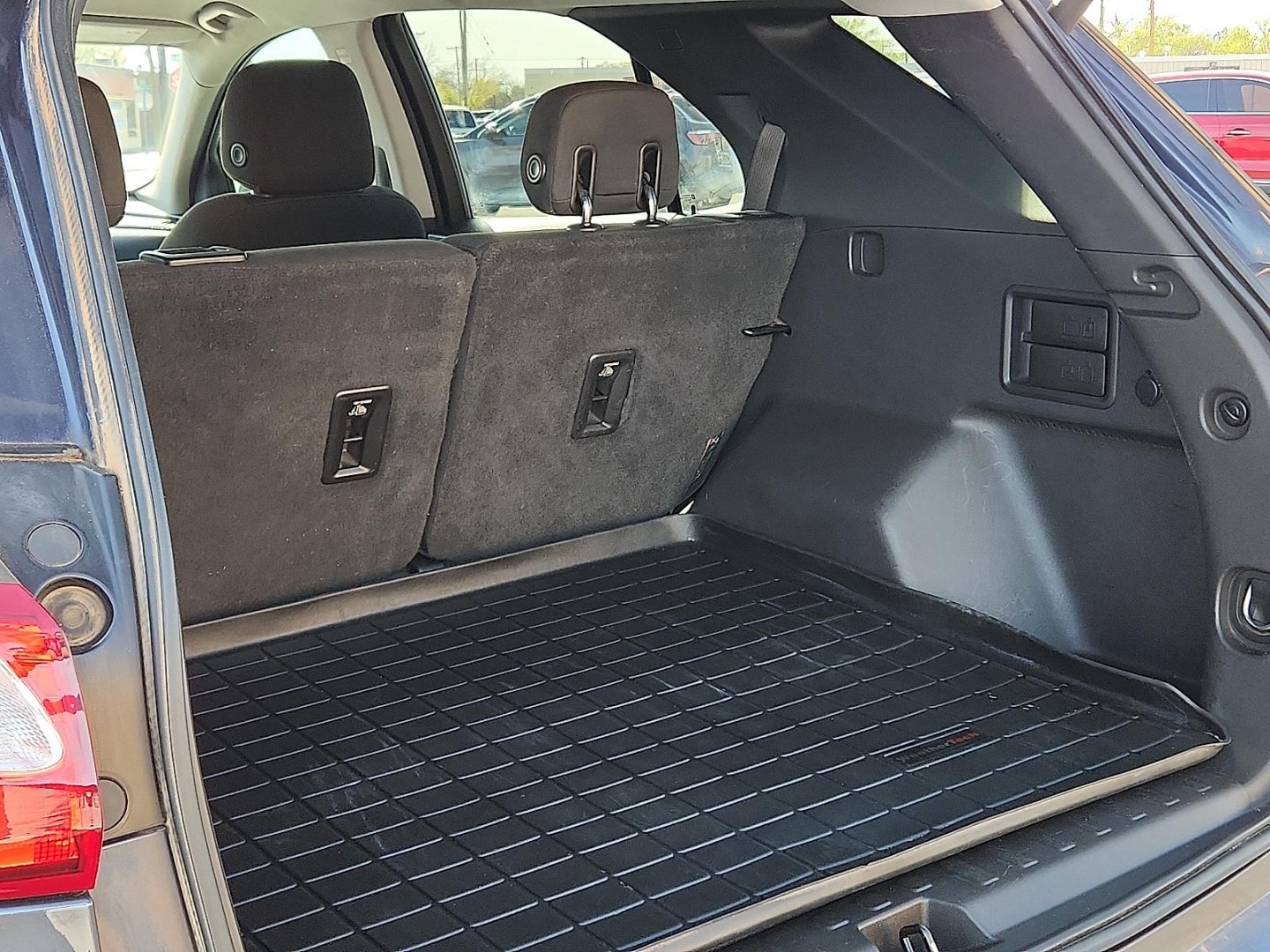 2018 BLUE /Jet Black - H1T Chevrolet Equinox LT (3GNAXJEV9JL) with an 1.5L I-4 gasoline direct injection, DOHC, VVT variable valve control, intercooled turbo, regular unleaded, engine with 170HP engine, located at 4711 Ave Q, Lubbock, TX, 79412, (806) 687-2362, 33.551304, -101.855293 - Photo#10