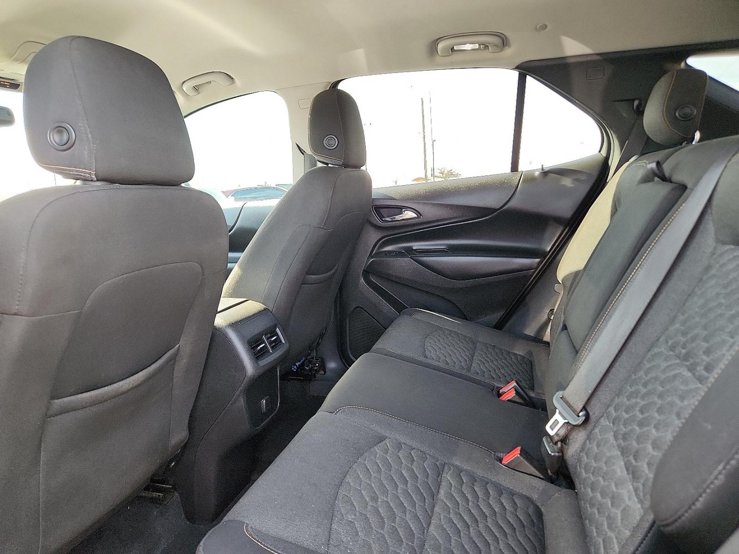 2018 BLUE /Jet Black - H1T Chevrolet Equinox LT (3GNAXJEV9JL) with an 1.5L I-4 gasoline direct injection, DOHC, VVT variable valve control, intercooled turbo, regular unleaded, engine with 170HP engine, located at 4711 Ave Q, Lubbock, TX, 79412, (806) 687-2362, 33.551304, -101.855293 - Photo#13