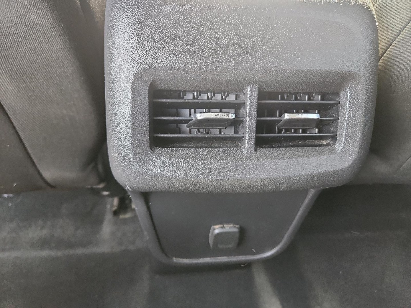 2018 BLUE /Jet Black - H1T Chevrolet Equinox LT (3GNAXJEV9JL) with an 1.5L I-4 gasoline direct injection, DOHC, VVT variable valve control, intercooled turbo, regular unleaded, engine with 170HP engine, located at 4711 Ave Q, Lubbock, TX, 79412, (806) 687-2362, 33.551304, -101.855293 - Photo#14