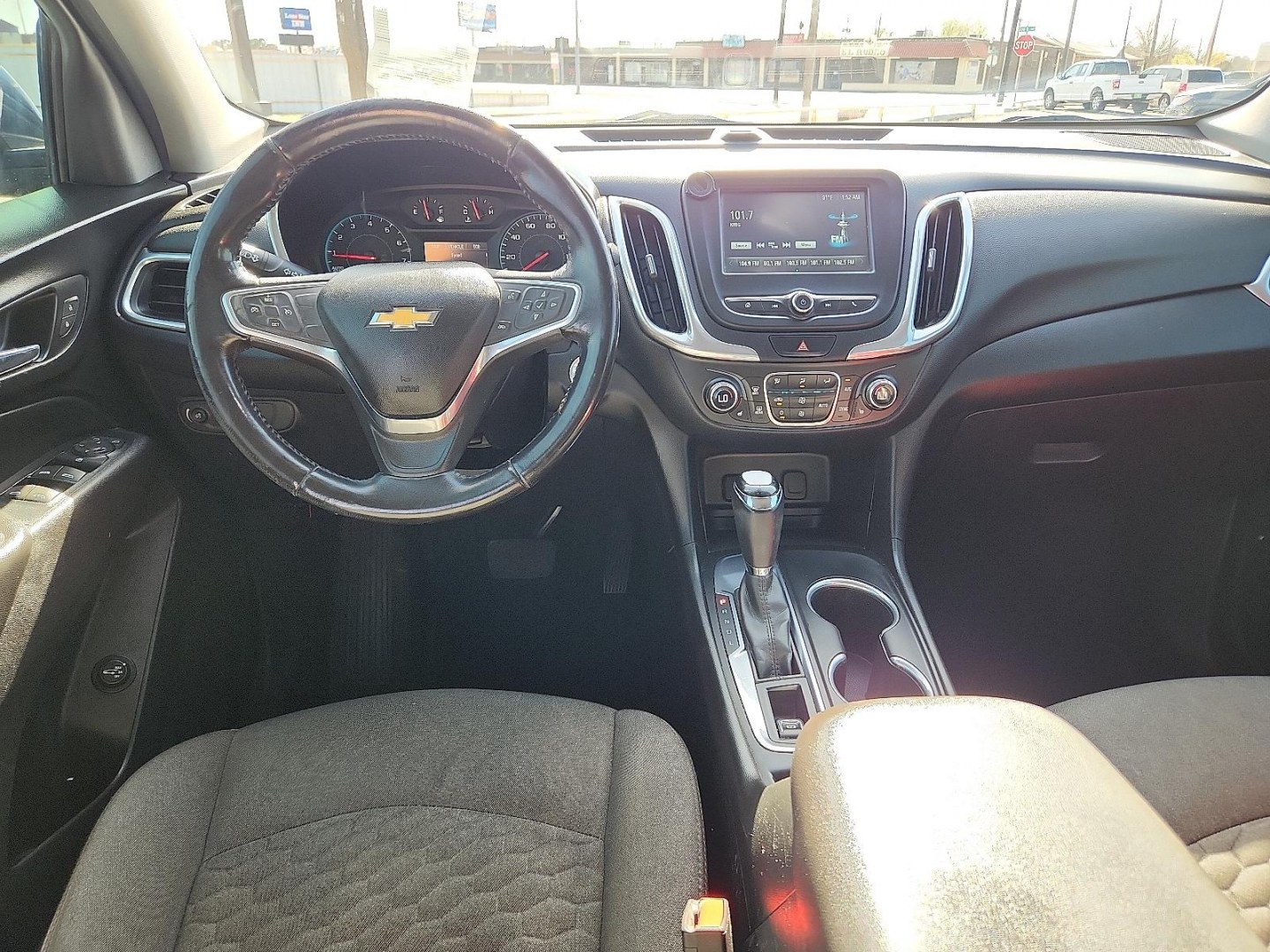 2018 BLUE /Jet Black - H1T Chevrolet Equinox LT (3GNAXJEV9JL) with an 1.5L I-4 gasoline direct injection, DOHC, VVT variable valve control, intercooled turbo, regular unleaded, engine with 170HP engine, located at 4711 Ave Q, Lubbock, TX, 79412, (806) 687-2362, 33.551304, -101.855293 - Photo#16