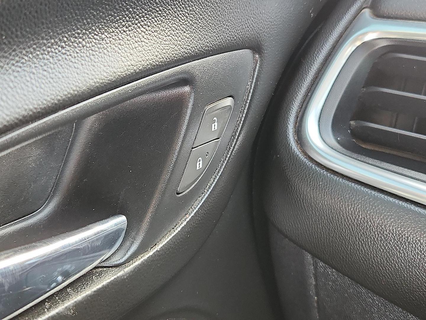 2018 BLUE /Jet Black - H1T Chevrolet Equinox LT (3GNAXJEV9JL) with an 1.5L I-4 gasoline direct injection, DOHC, VVT variable valve control, intercooled turbo, regular unleaded, engine with 170HP engine, located at 4711 Ave Q, Lubbock, TX, 79412, (806) 687-2362, 33.551304, -101.855293 - Photo#23