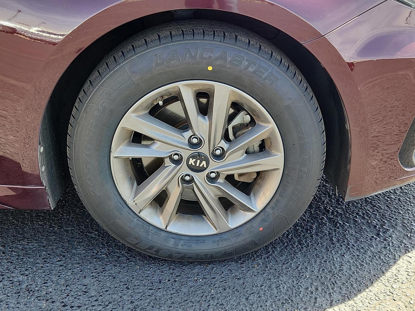2020 PURPLE /Black - WK Kia Optima LX (5XXGT4L39LG) with an Theta II 2.4L I-4 gasoline direct injection, DOHC, D-CVVT variable valve control, regular unleaded, engine with 185HP engine, located at 4711 Ave Q, Lubbock, TX, 79412, (806) 687-2362, 33.551304, -101.855293 - Photo#6