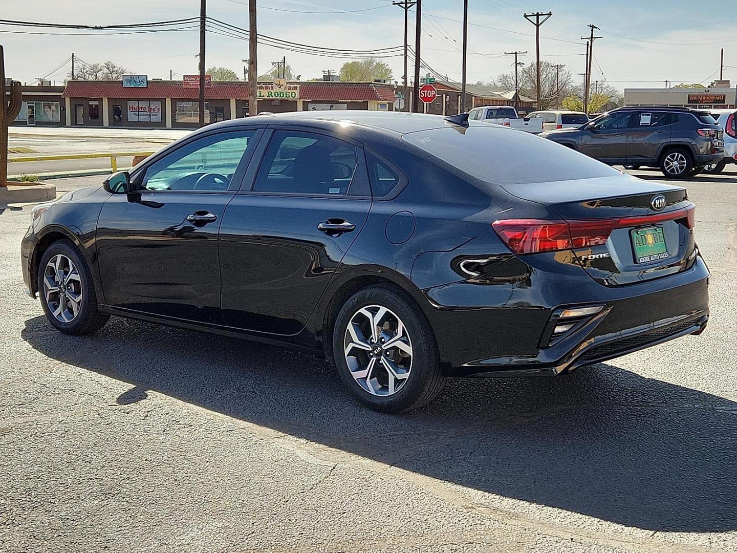 2021 BLACK /Black - WK Kia Forte LXS (3KPF24AD2ME) with an 2L I-4 DOHC, D-CVVT variable valve control, regular unleaded, engine with 147HP engine, located at 4711 Ave Q, Lubbock, TX, 79412, (806) 687-2362, 33.551304, -101.855293 - Photo#2