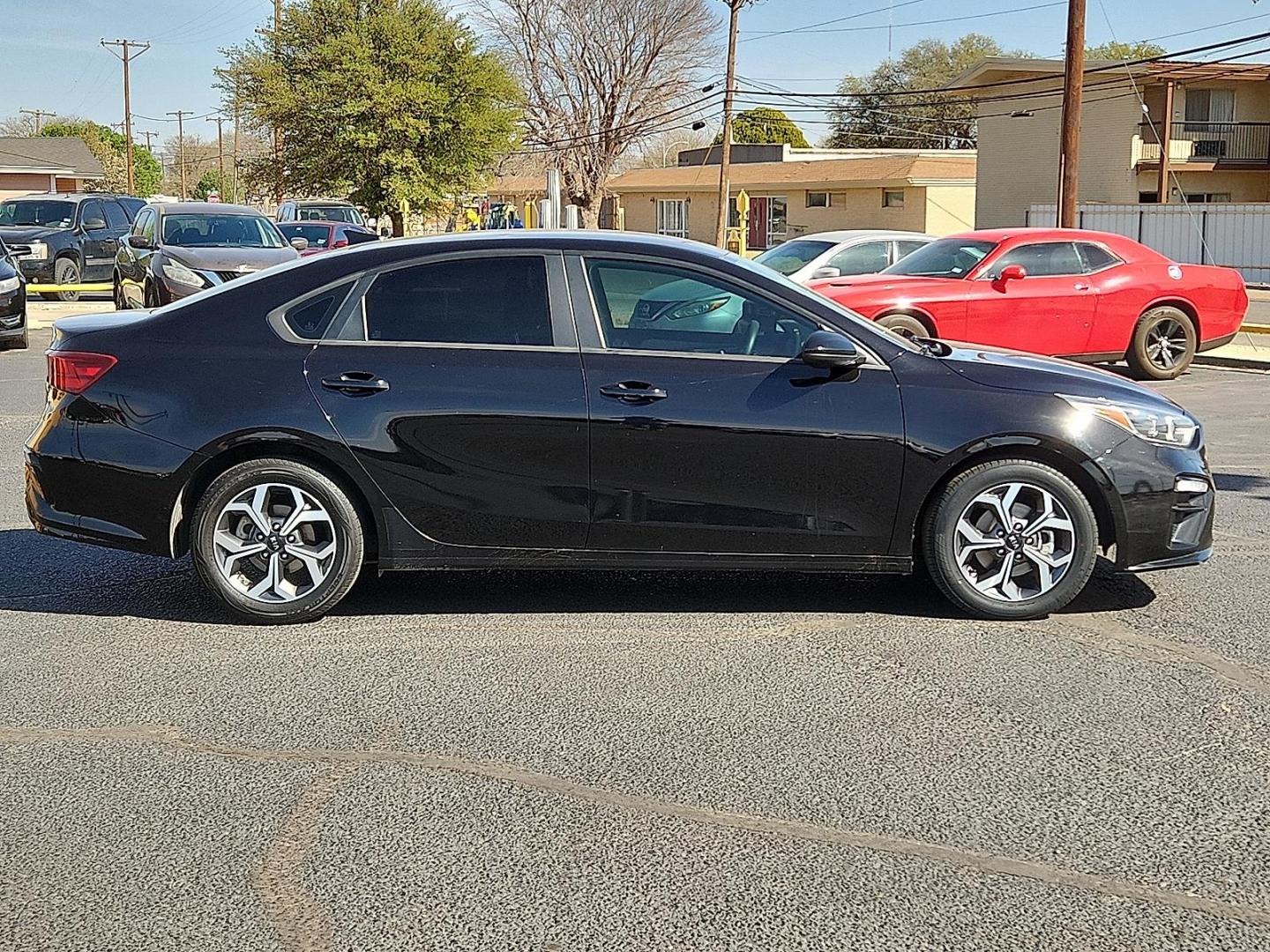2021 BLACK /Black - WK Kia Forte LXS (3KPF24AD2ME) with an 2L I-4 DOHC, D-CVVT variable valve control, regular unleaded, engine with 147HP engine, located at 4711 Ave Q, Lubbock, TX, 79412, (806) 687-2362, 33.551304, -101.855293 - Photo#4