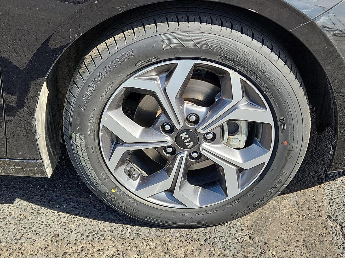 2021 BLACK /Black - WK Kia Forte LXS (3KPF24AD2ME) with an 2L I-4 DOHC, D-CVVT variable valve control, regular unleaded, engine with 147HP engine, located at 4711 Ave Q, Lubbock, TX, 79412, (806) 687-2362, 33.551304, -101.855293 - Photo#8