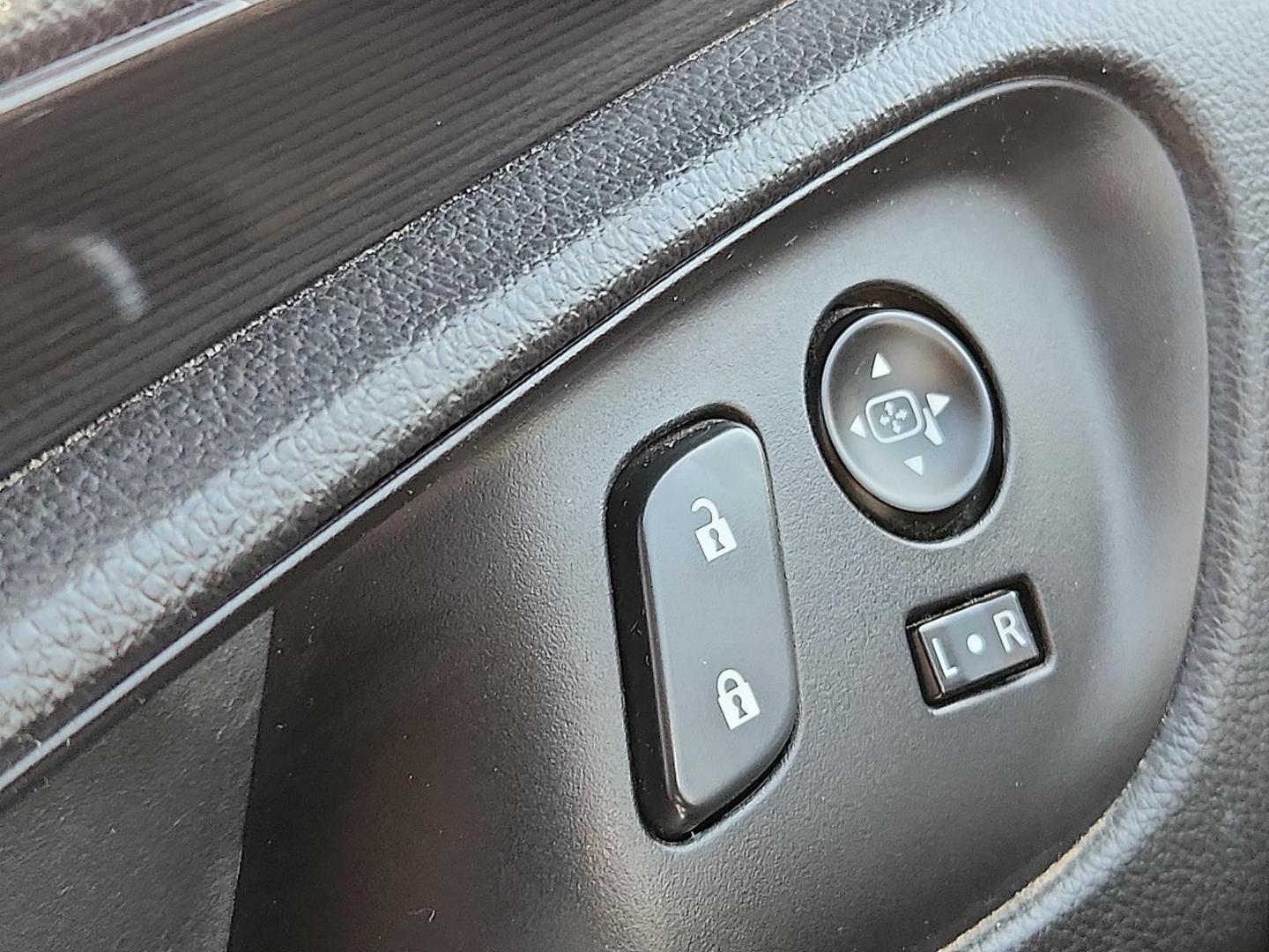 2017 RED /Ebony w/Ebony Accents - AFM Buick Regal Turbo Sport Touring (2G4GL5EX3H9) with an 2L I-4 gasoline direct injection, DOHC, VVT variable valve control, intercooled turbo, premium unleaded, engine with 259HP engine, located at 4711 Ave Q, Lubbock, TX, 79412, (806) 687-2362, 33.551304, -101.855293 - Photo#21