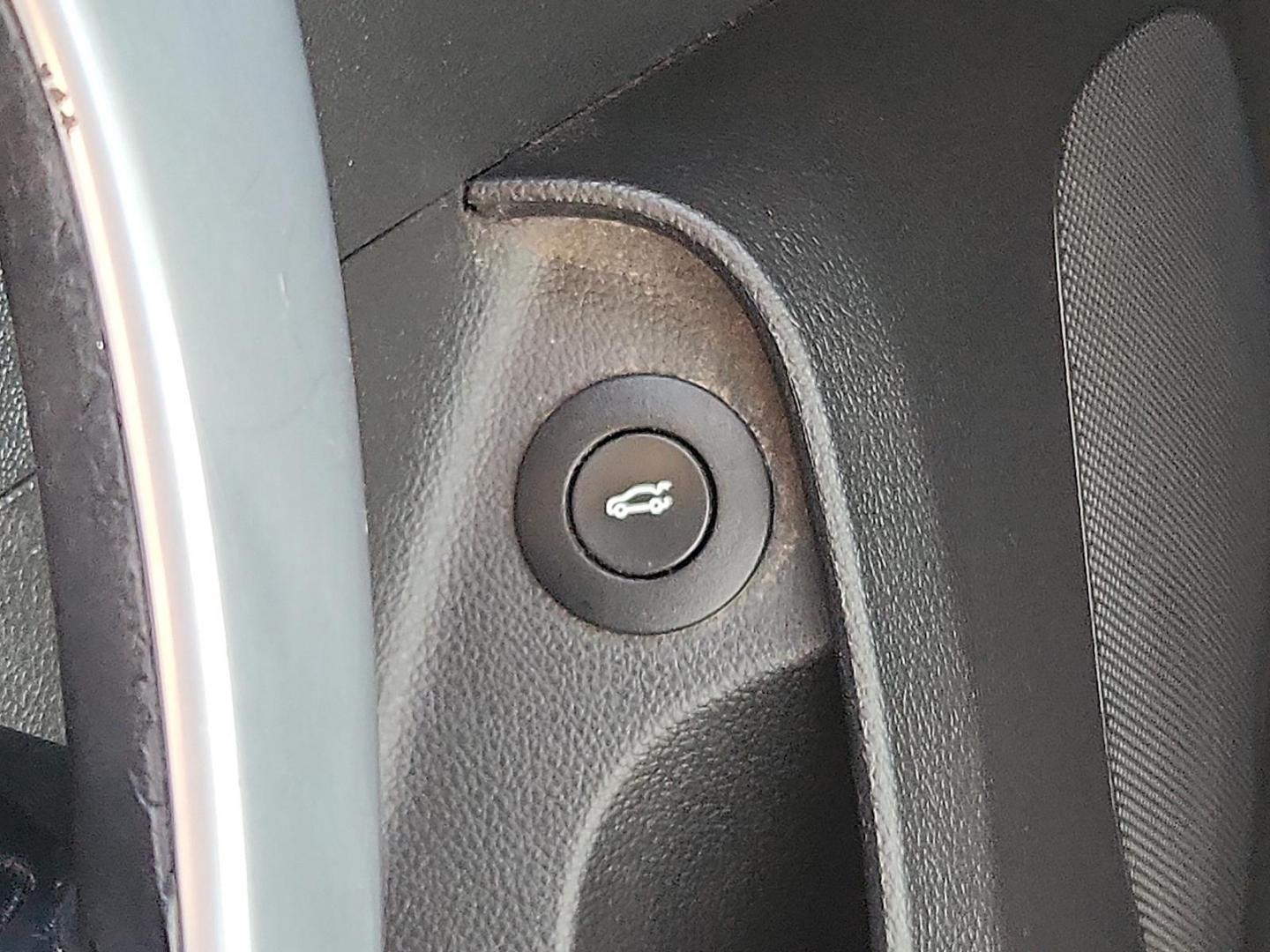 2017 RED /Ebony w/Ebony Accents - AFM Buick Regal Turbo Sport Touring (2G4GL5EX3H9) with an 2L I-4 gasoline direct injection, DOHC, VVT variable valve control, intercooled turbo, premium unleaded, engine with 259HP engine, located at 4711 Ave Q, Lubbock, TX, 79412, (806) 687-2362, 33.551304, -101.855293 - Photo#22