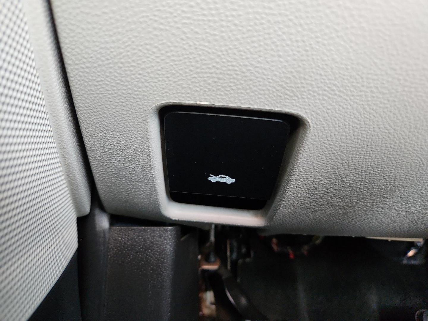 2014 BLUE /Light Titanium - AFF GMC Terrain SLT-1 (2GKALSEK0E6) with an 2.4L DOHC 4-Cylinder SIDI Engine with VVT engine, located at 4711 Ave Q, Lubbock, TX, 79412, (806) 687-2362, 33.551304, -101.855293 - Photo#26