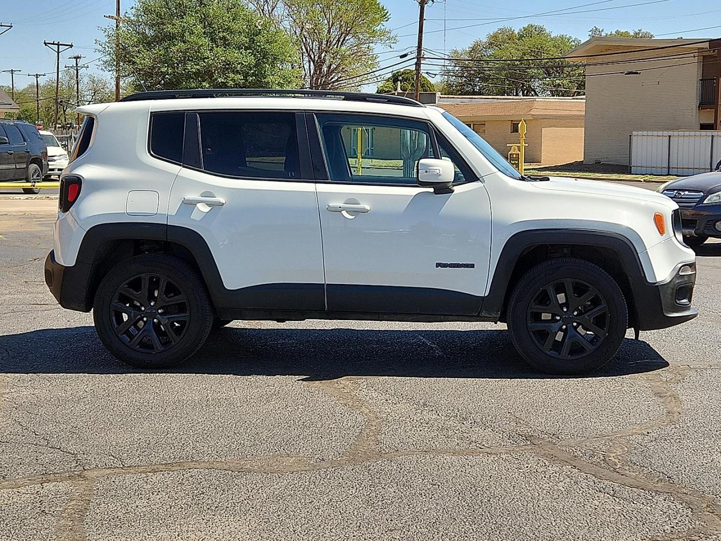 2017 WHITE /Black - X9 Jeep Renegade Altitude 4x4 (ZACCJBBB7HP) with an Tigershark MultiAir 2.4L I-4 variable valve control, regular unleaded, engine with 180HP engine, located at 4711 Ave Q, Lubbock, TX, 79412, (806) 687-2362, 33.551304, -101.855293 - Photo#4
