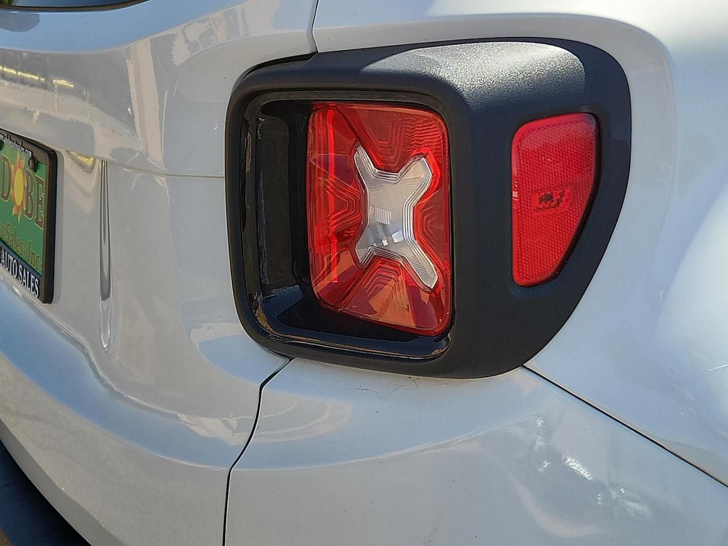 2017 WHITE /Black - X9 Jeep Renegade Altitude 4x4 (ZACCJBBB7HP) with an Tigershark MultiAir 2.4L I-4 variable valve control, regular unleaded, engine with 180HP engine, located at 4711 Ave Q, Lubbock, TX, 79412, (806) 687-2362, 33.551304, -101.855293 - Photo#8