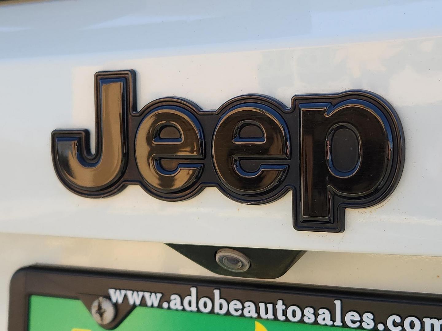 2017 WHITE /Black - X9 Jeep Renegade Altitude 4x4 (ZACCJBBB7HP) with an Tigershark MultiAir 2.4L I-4 variable valve control, regular unleaded, engine with 180HP engine, located at 4711 Ave Q, Lubbock, TX, 79412, (806) 687-2362, 33.551304, -101.855293 - Photo#9