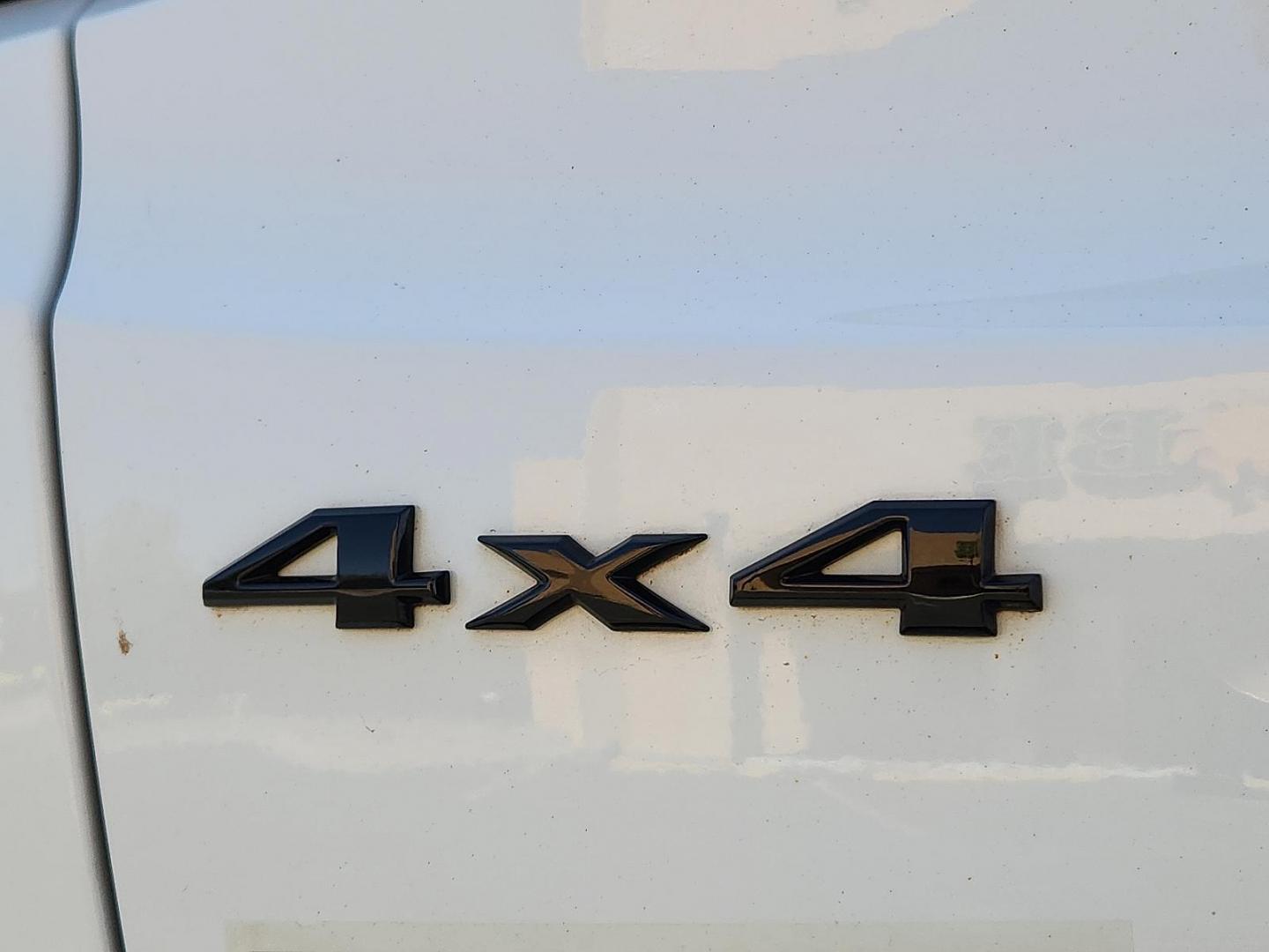 2017 WHITE /Black - X9 Jeep Renegade Altitude 4x4 (ZACCJBBB7HP) with an Tigershark MultiAir 2.4L I-4 variable valve control, regular unleaded, engine with 180HP engine, located at 4711 Ave Q, Lubbock, TX, 79412, (806) 687-2362, 33.551304, -101.855293 - Photo#10