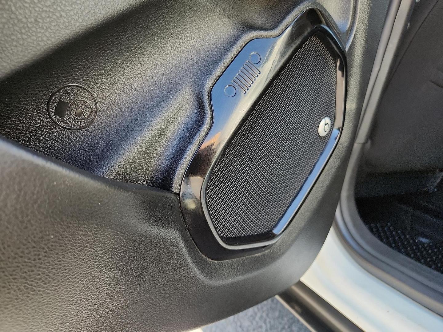 2017 WHITE /Black - X9 Jeep Renegade Altitude 4x4 (ZACCJBBB7HP) with an Tigershark MultiAir 2.4L I-4 variable valve control, regular unleaded, engine with 180HP engine, located at 4711 Ave Q, Lubbock, TX, 79412, (806) 687-2362, 33.551304, -101.855293 - Photo#14