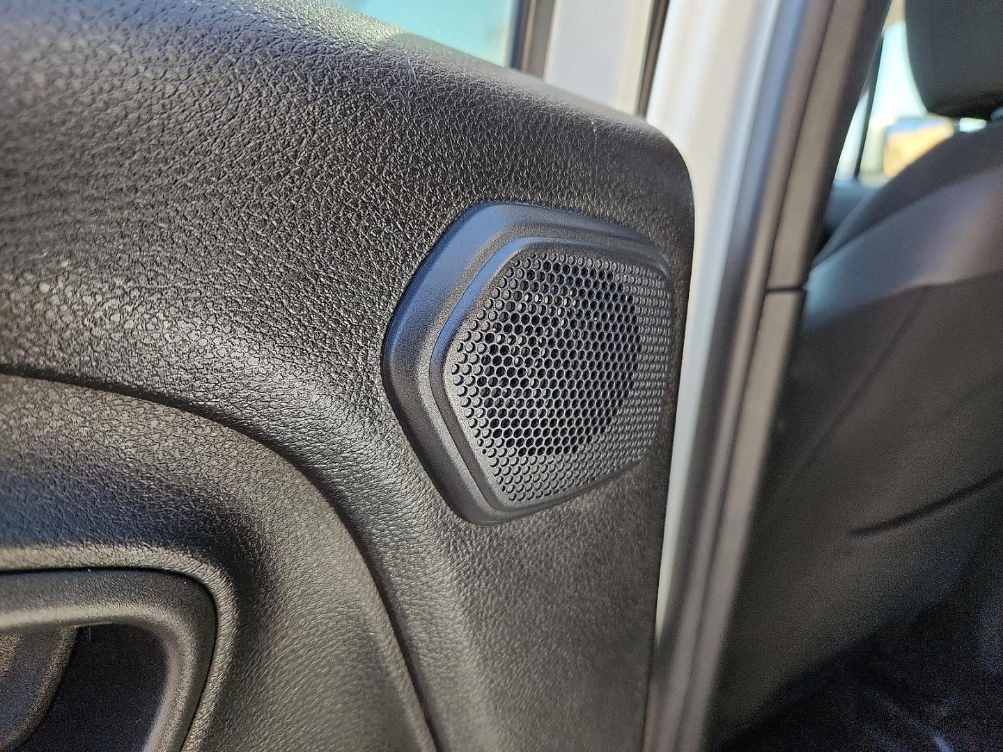 2017 WHITE /Black - X9 Jeep Renegade Altitude 4x4 (ZACCJBBB7HP) with an Tigershark MultiAir 2.4L I-4 variable valve control, regular unleaded, engine with 180HP engine, located at 4711 Ave Q, Lubbock, TX, 79412, (806) 687-2362, 33.551304, -101.855293 - Photo#15