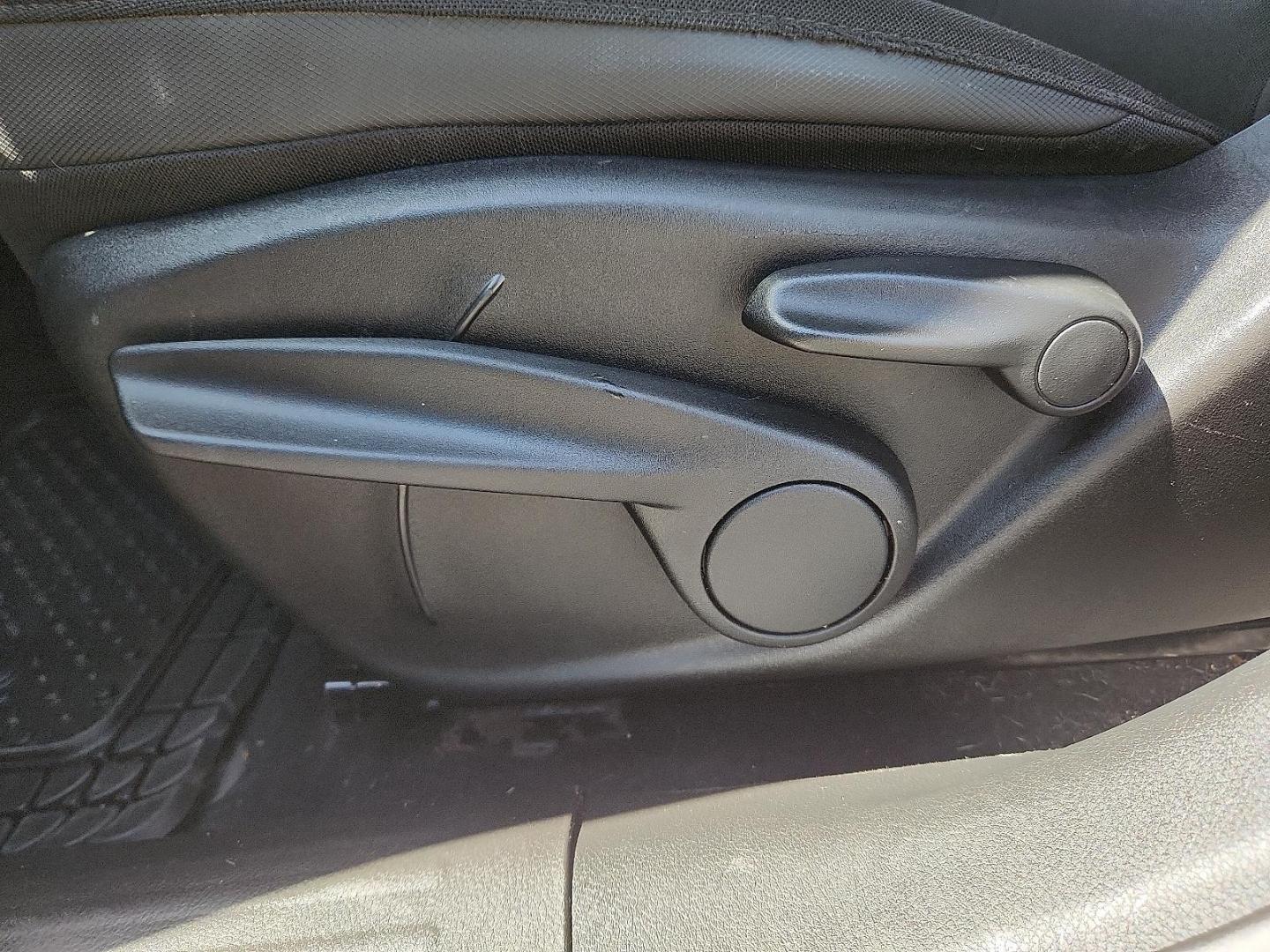 2017 WHITE /Black - X9 Jeep Renegade Altitude 4x4 (ZACCJBBB7HP) with an Tigershark MultiAir 2.4L I-4 variable valve control, regular unleaded, engine with 180HP engine, located at 4711 Ave Q, Lubbock, TX, 79412, (806) 687-2362, 33.551304, -101.855293 - Photo#19