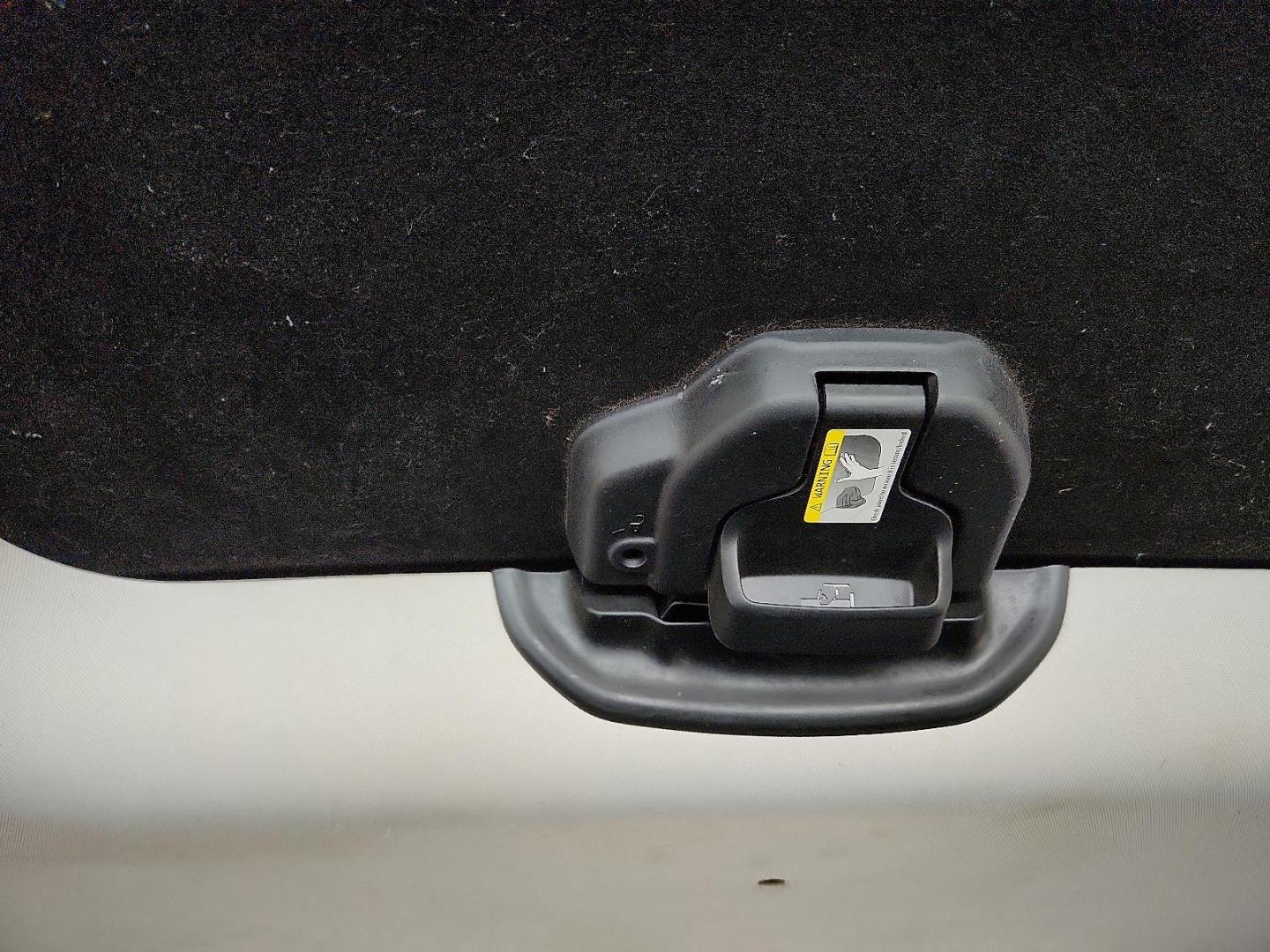 2017 WHITE /Black - X9 Jeep Renegade Altitude 4x4 (ZACCJBBB7HP) with an Tigershark MultiAir 2.4L I-4 variable valve control, regular unleaded, engine with 180HP engine, located at 4711 Ave Q, Lubbock, TX, 79412, (806) 687-2362, 33.551304, -101.855293 - Photo#22