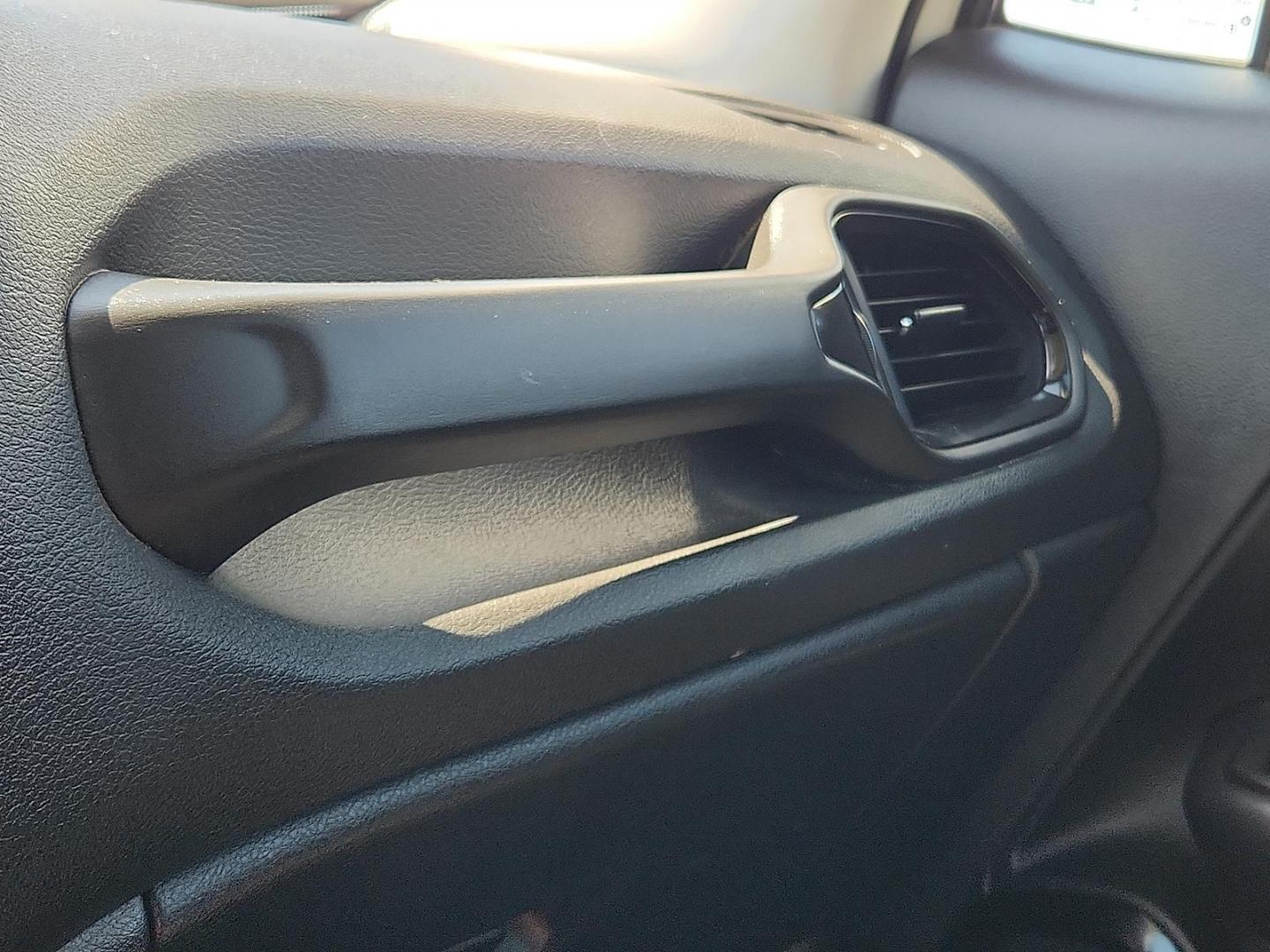 2017 WHITE /Black - X9 Jeep Renegade Altitude 4x4 (ZACCJBBB7HP) with an Tigershark MultiAir 2.4L I-4 variable valve control, regular unleaded, engine with 180HP engine, located at 4711 Ave Q, Lubbock, TX, 79412, (806) 687-2362, 33.551304, -101.855293 - Photo#26