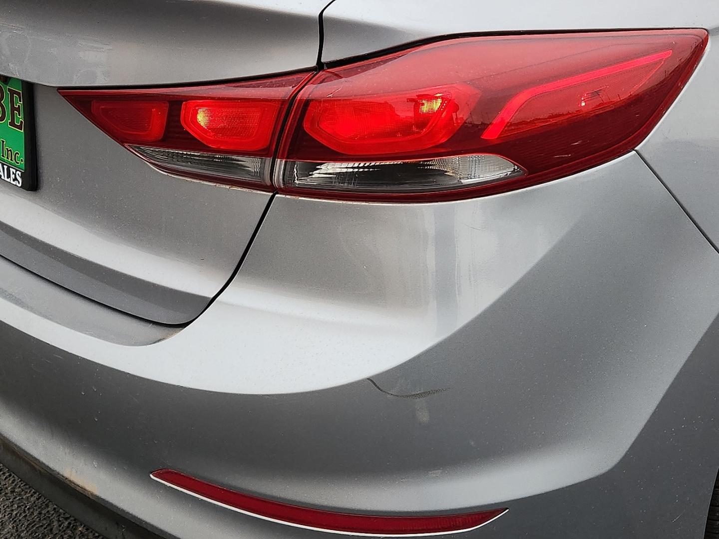 2017 SILVER /Beige - XA Hyundai Elantra SE (5NPD84LF9HH) with an Nu 2L I-4 DOHC, D-CVVT variable valve control, regular unleaded, engine with 147HP engine, located at 4711 Ave Q, Lubbock, TX, 79412, (806) 687-2362, 33.551304, -101.855293 - Photo#9