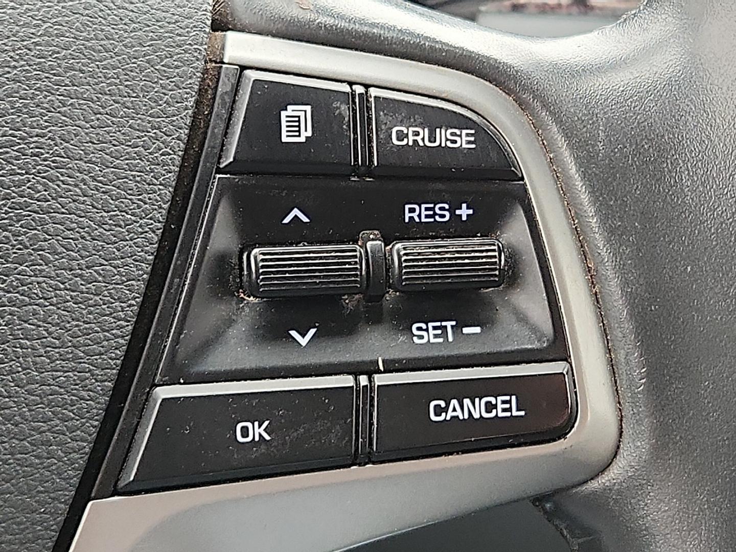 2017 SILVER /Beige - XA Hyundai Elantra SE (5NPD84LF9HH) with an Nu 2L I-4 DOHC, D-CVVT variable valve control, regular unleaded, engine with 147HP engine, located at 4711 Ave Q, Lubbock, TX, 79412, (806) 687-2362, 33.551304, -101.855293 - Photo#21