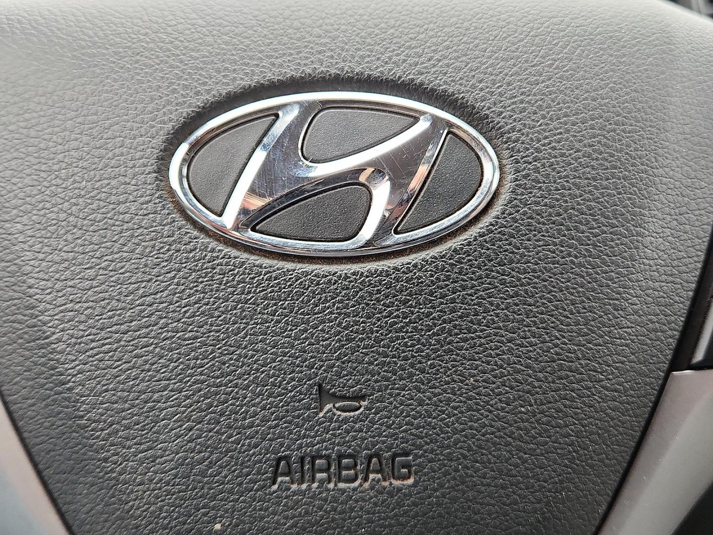 2017 SILVER /Beige - XA Hyundai Elantra SE (5NPD84LF9HH) with an Nu 2L I-4 DOHC, D-CVVT variable valve control, regular unleaded, engine with 147HP engine, located at 4711 Ave Q, Lubbock, TX, 79412, (806) 687-2362, 33.551304, -101.855293 - Photo#26