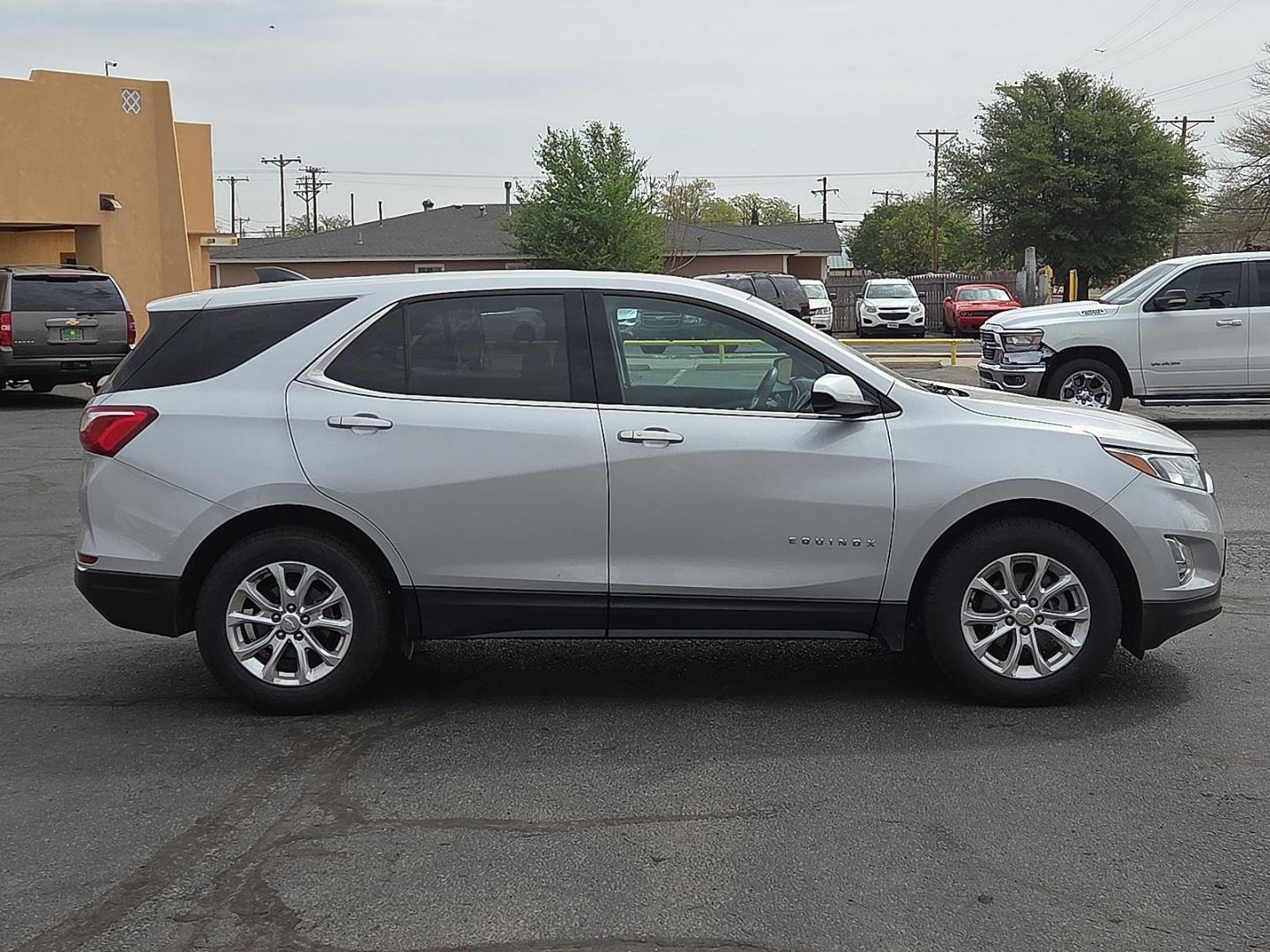 2020 Silver Ice Metallic - GAN /Jet Black - H1T Chevrolet Equinox FWD LT 1.5L Turbo (2GNAXKEV6L6) with an 1.5L I-4 gasoline direct injection, DOHC, VVT variable valve control, intercooled turbo, regular unleaded, engine with 170HP engine, located at 4711 Ave Q, Lubbock, TX, 79412, (806) 687-2362, 33.551304, -101.855293 - Photo#5