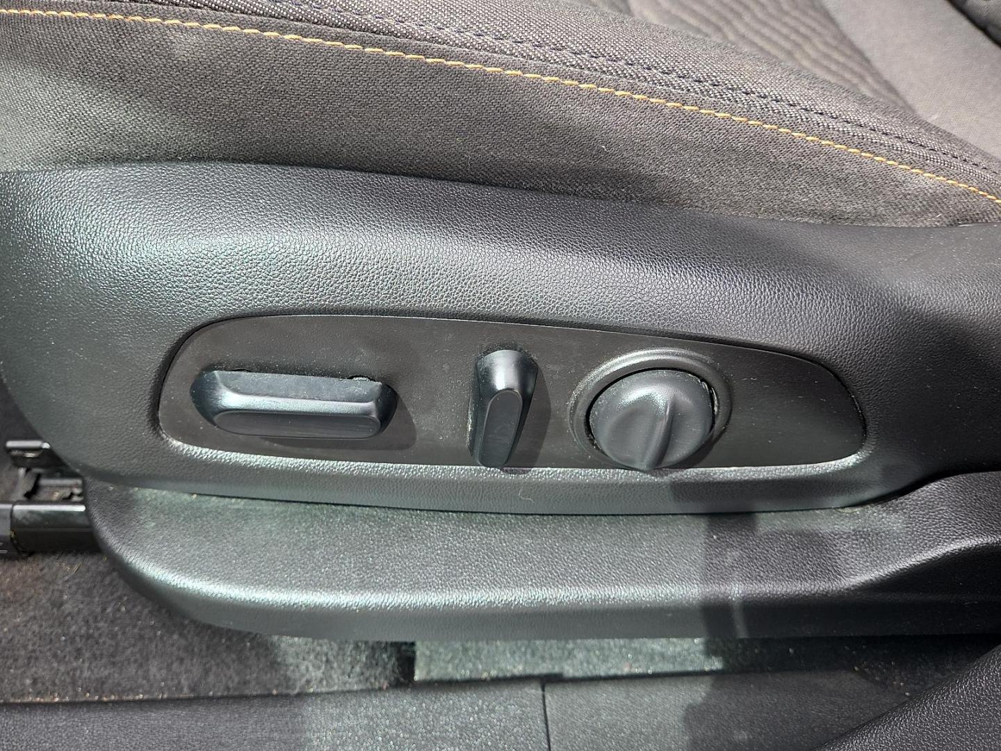 2020 Silver Ice Metallic - GAN /Jet Black - H1T Chevrolet Equinox FWD LT 1.5L Turbo (2GNAXKEV6L6) with an 1.5L I-4 gasoline direct injection, DOHC, VVT variable valve control, intercooled turbo, regular unleaded, engine with 170HP engine, located at 4711 Ave Q, Lubbock, TX, 79412, (806) 687-2362, 33.551304, -101.855293 - Photo#22